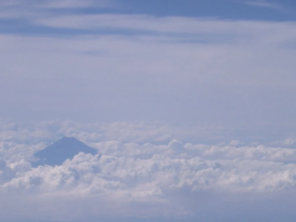JAPAN - MOUNT FUJI FROM AIR - 2004 (3).JPG