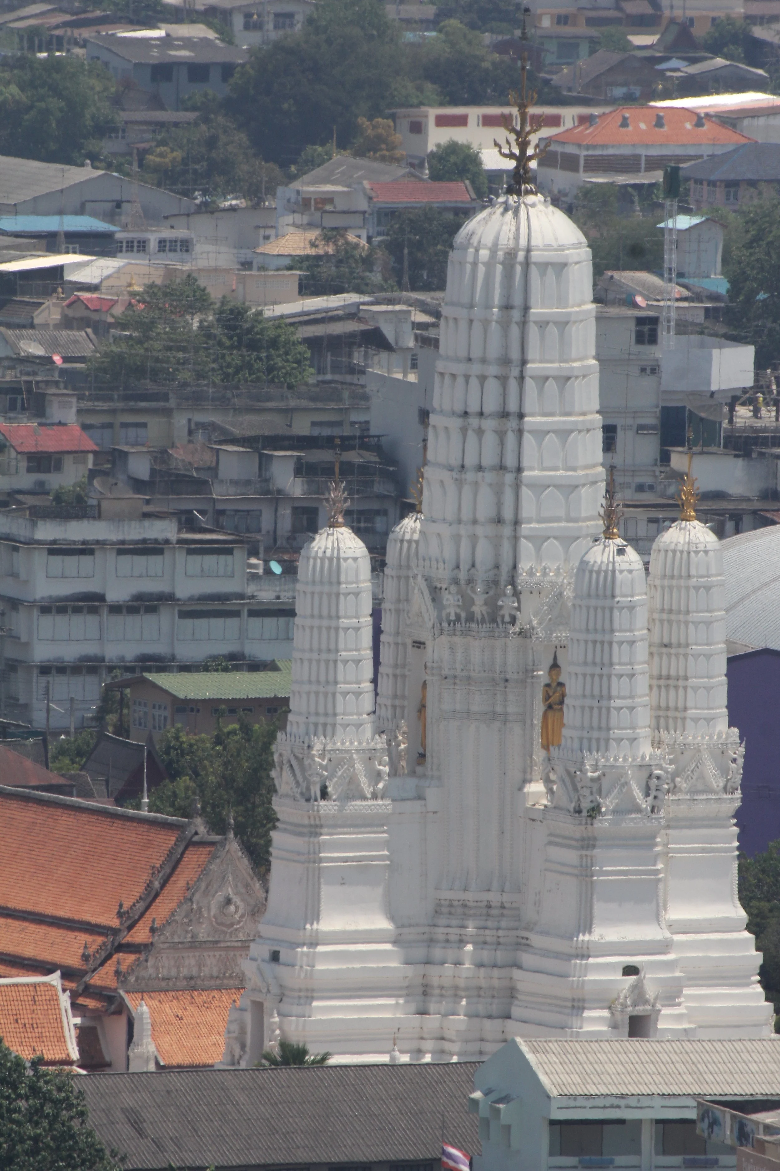 2020 - Petchaburi Temple (140).JPG