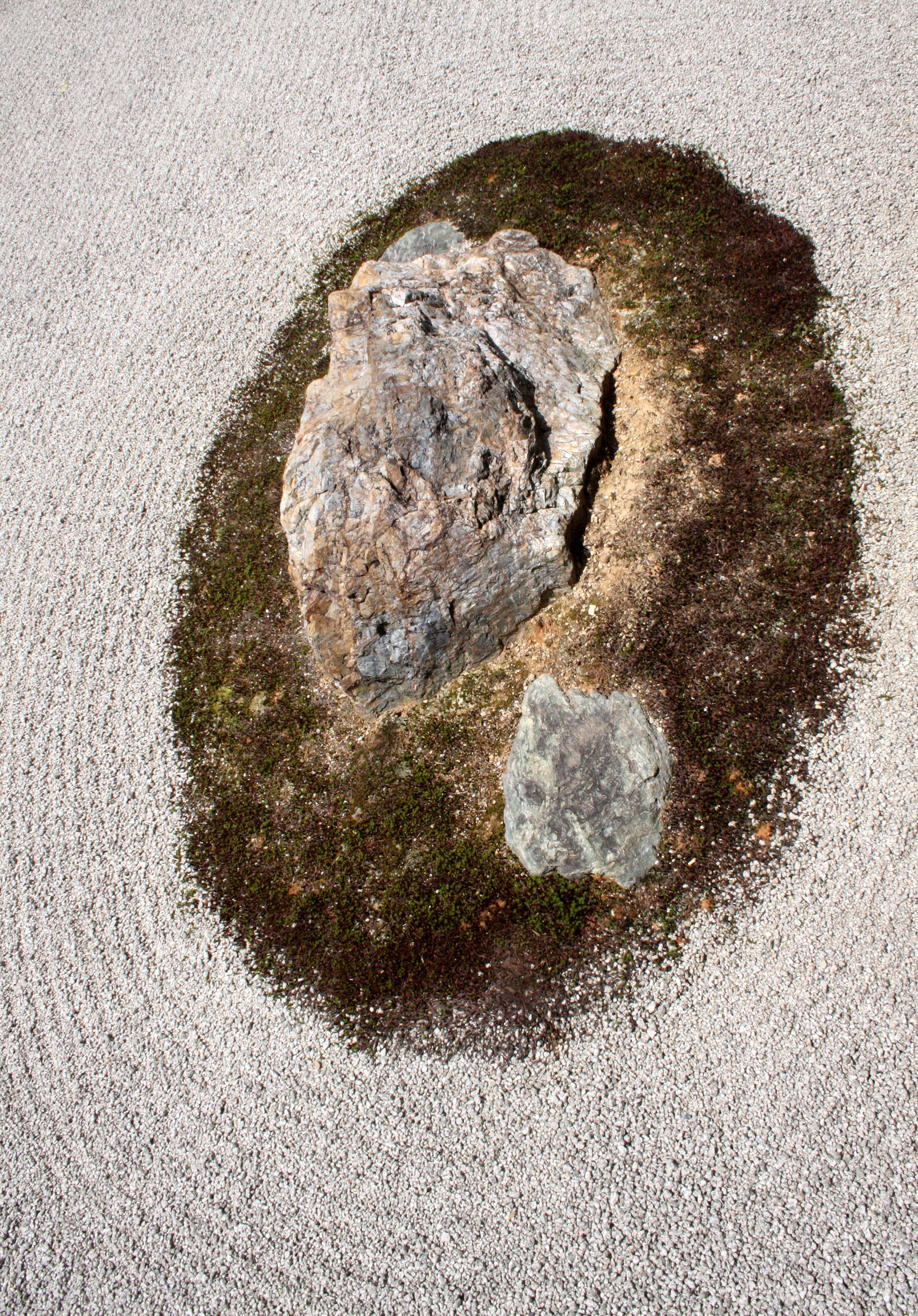 KYOTO - MAY 2009 - RYOANJI ROCK GARDEN (9).JPG