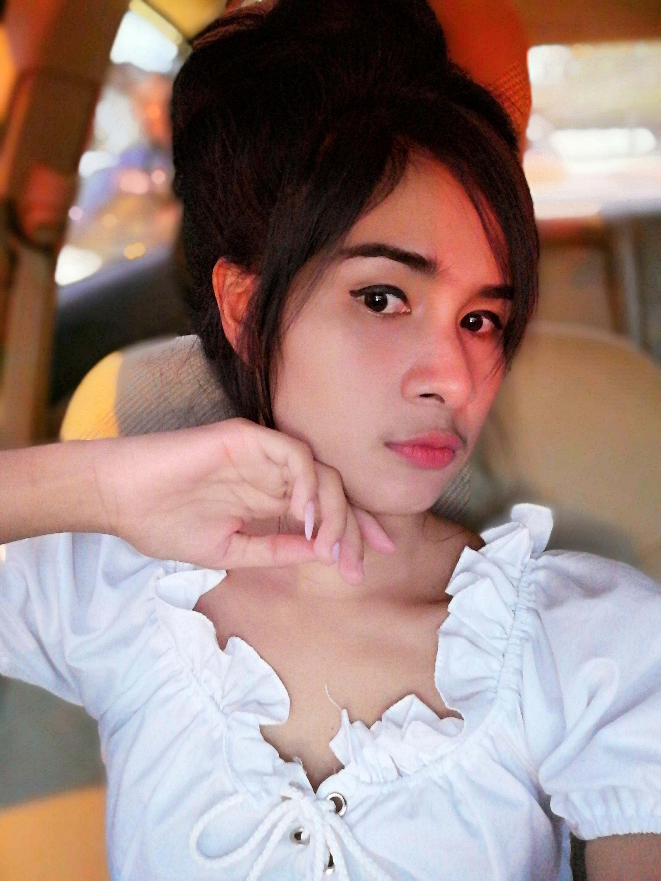 2018 Pics with Gift in Thailand (150).jpg