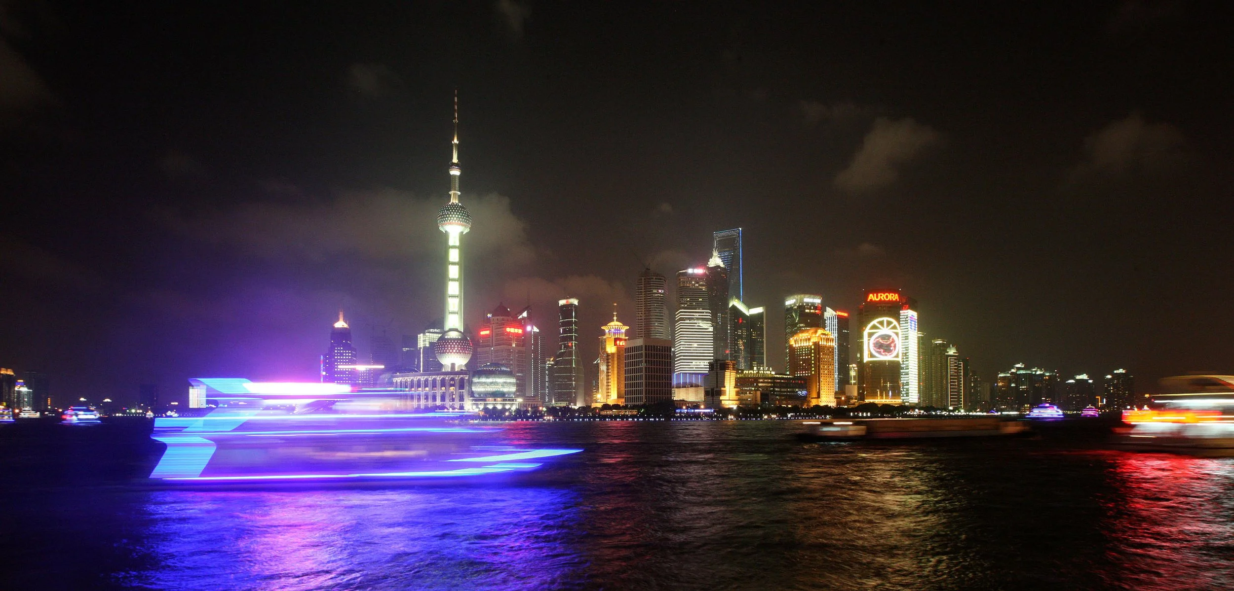 SHANGHAI NIGHT OUT - PUDONG AND THE PEARL TOWER ACROSS THE HUANGPU RIVER (28).JPG