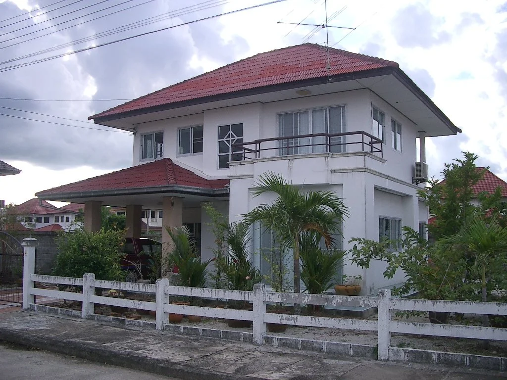 2004 Nakhonsithammarat Hanging in Khon New House and More (78).JPG