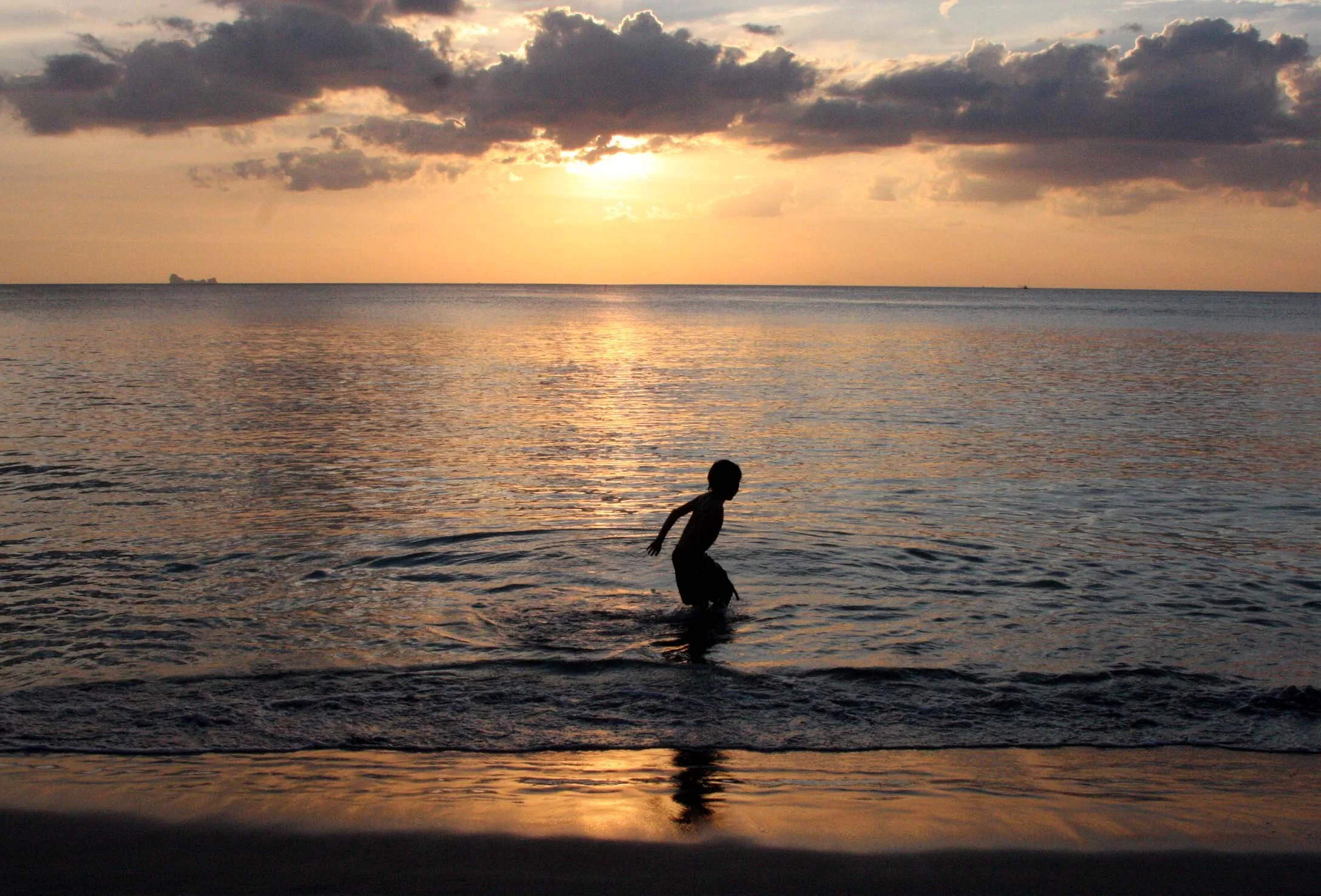 KO LANTA - PARTY AT OTTO'S - 2009 (5).JPG