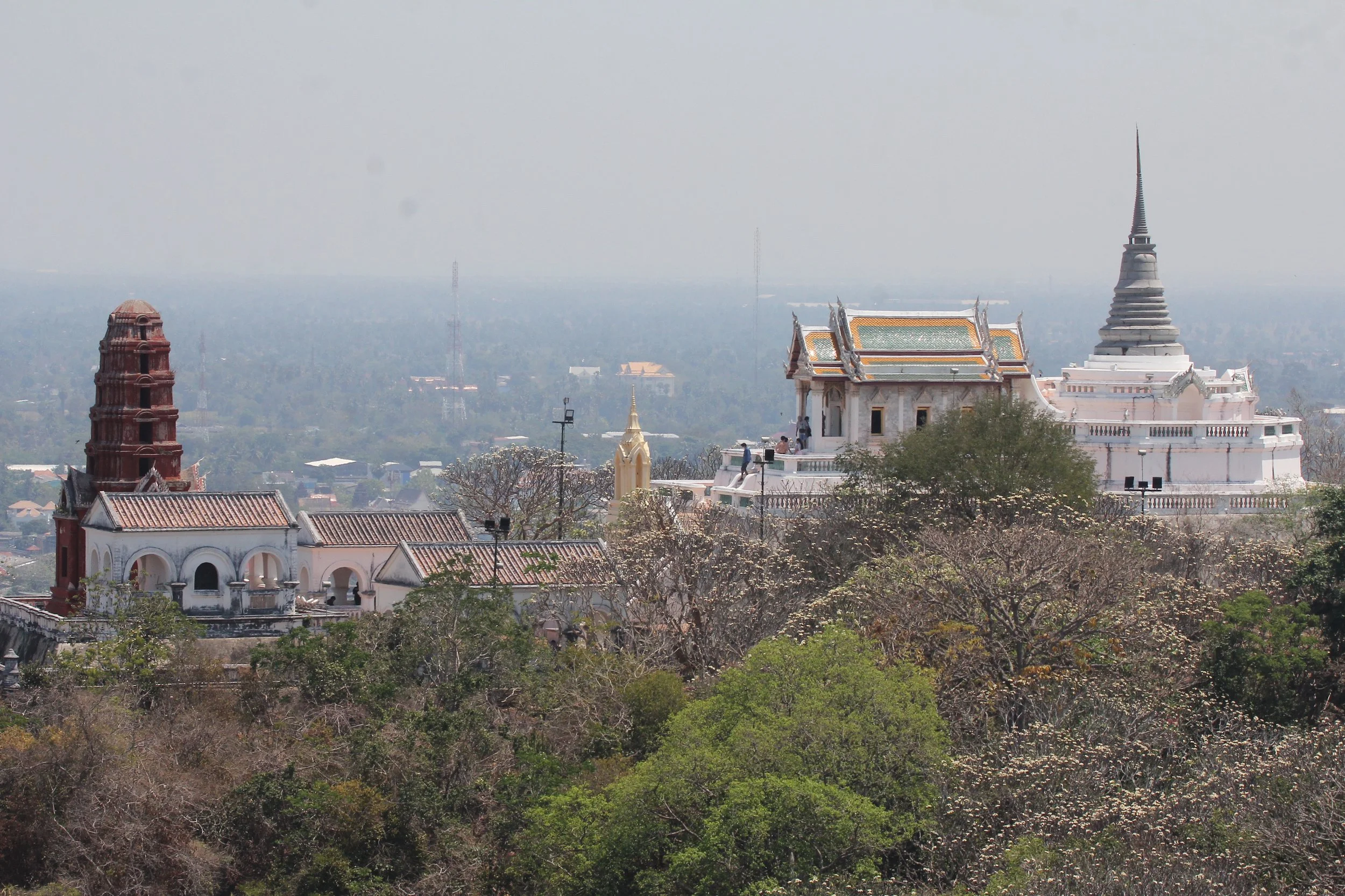 2020 - Petchaburi Temple (104).JPG