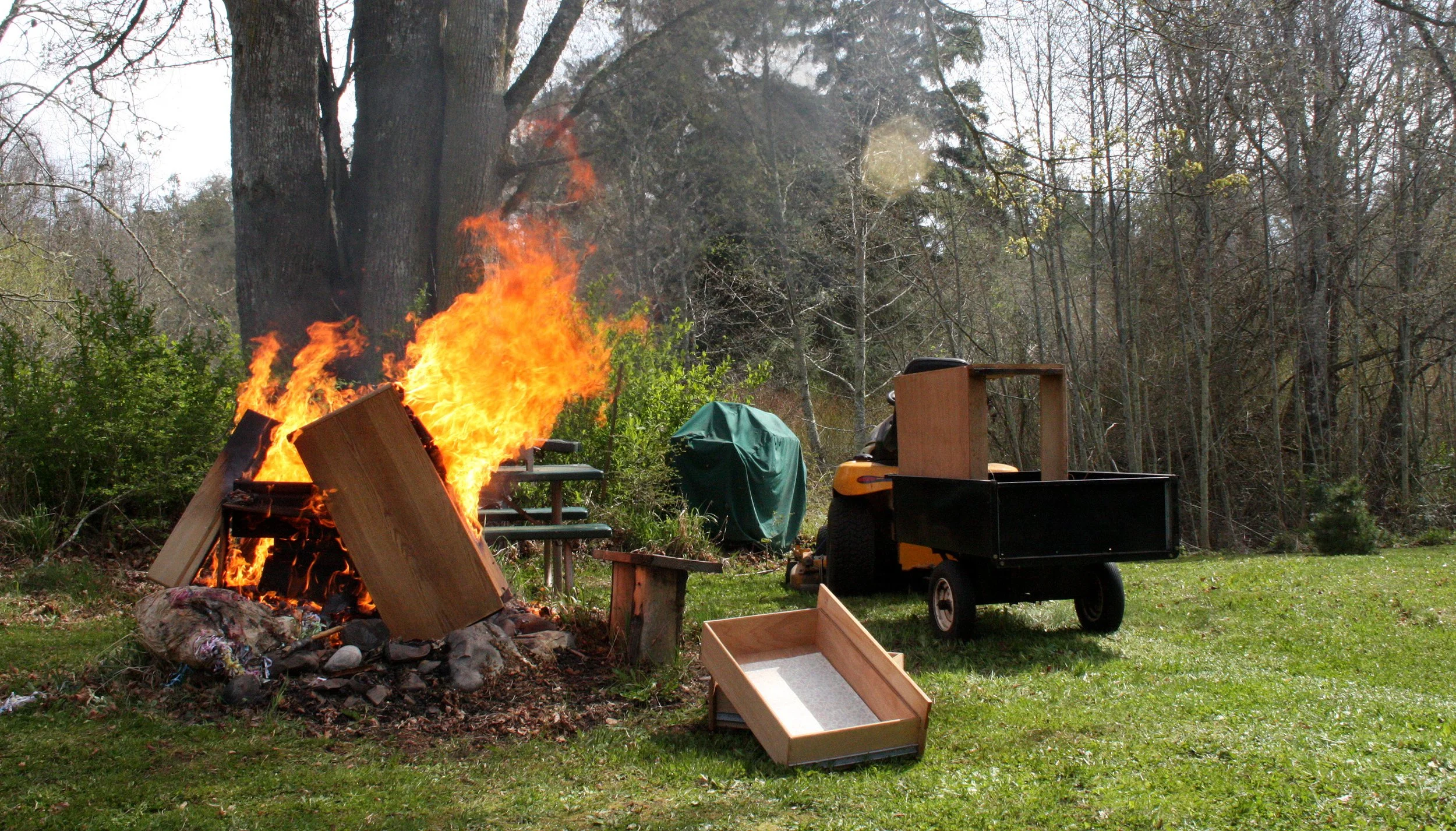 2009-4-19 BURNING DRESSERS FOR FUN (3).JPG