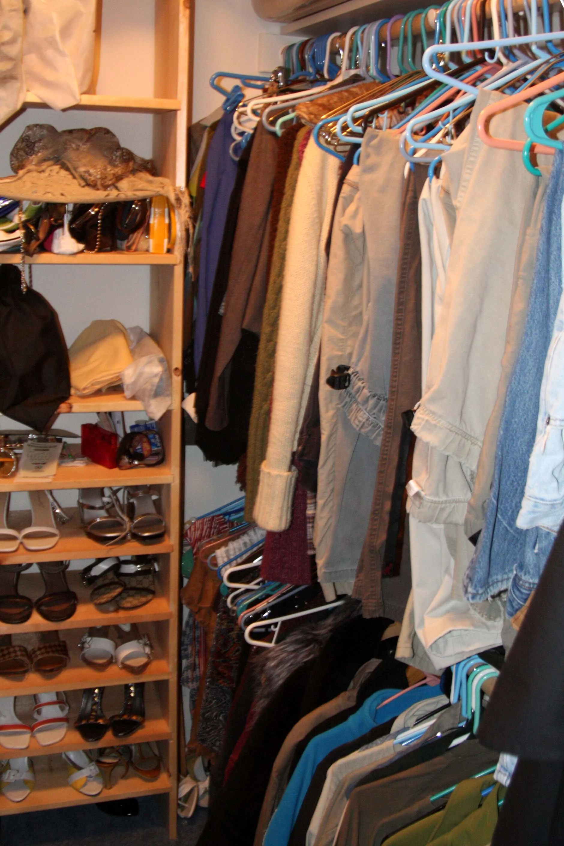 2009-4-24 - HOUSE - WALK IN CLOSET - MASTER SUITE.JPG