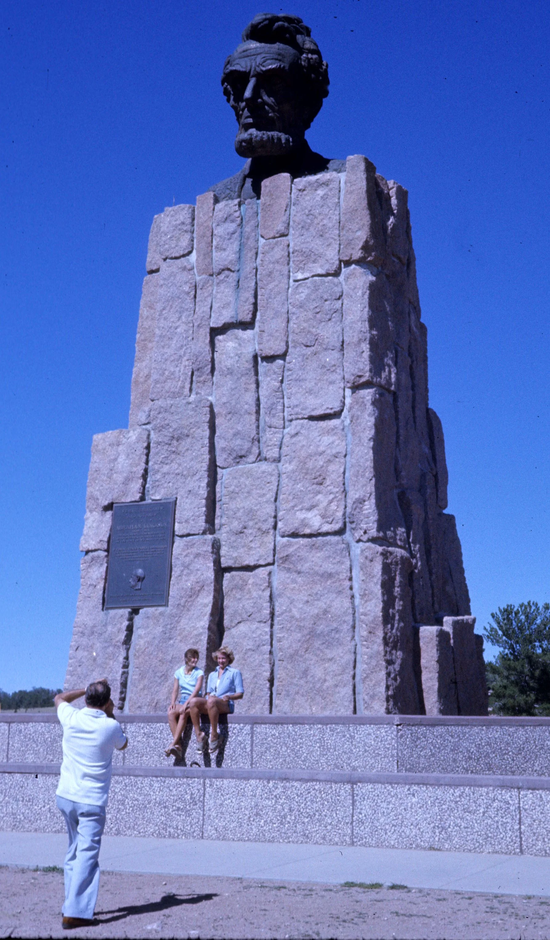 1977 - SUMMER TRIP - NEBRASKA - LINCOLN MEMORIAL.jpg