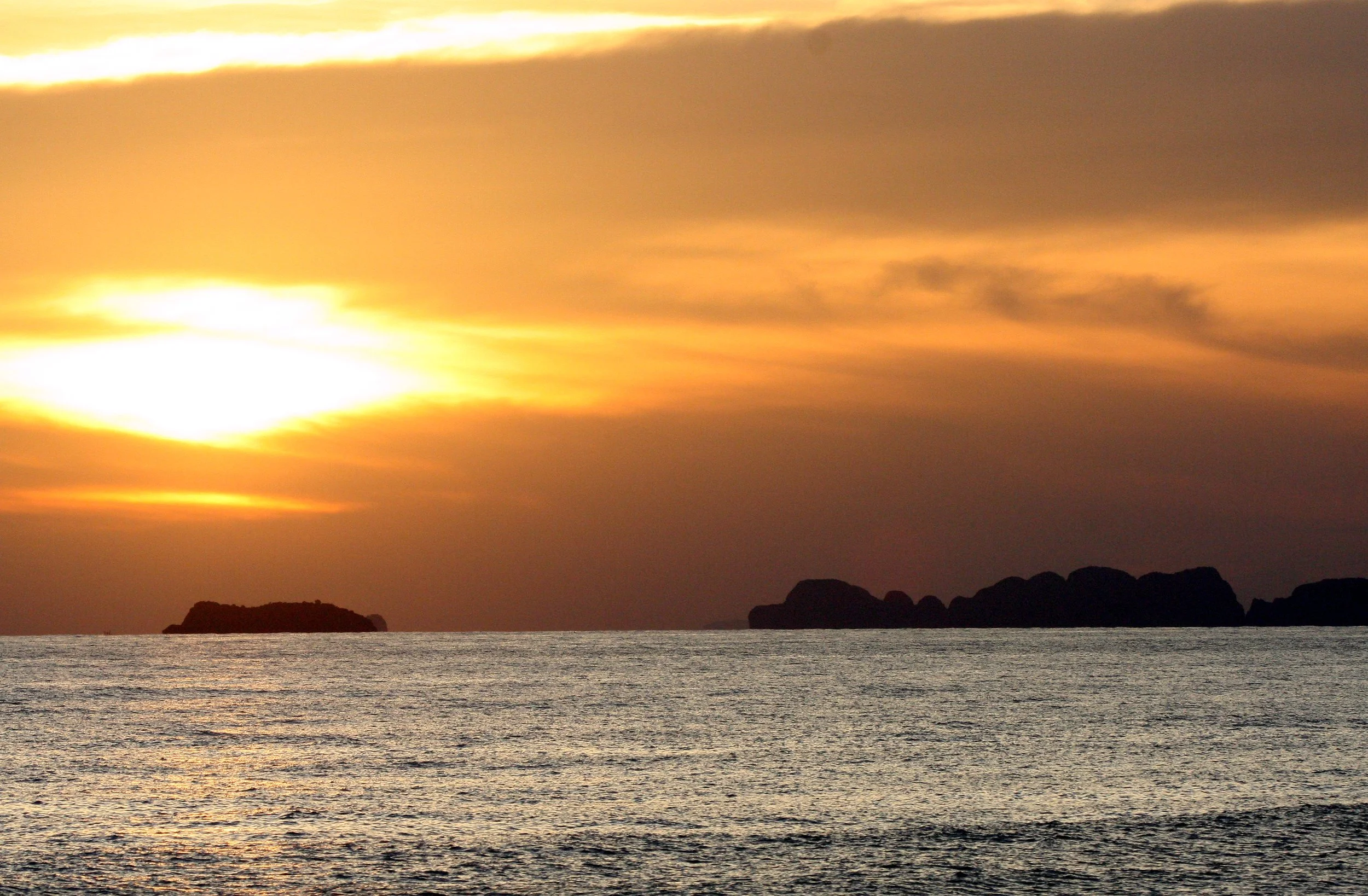 KOH LANTA - 2008 -  SUNSET AT OTTO'S (27).JPG