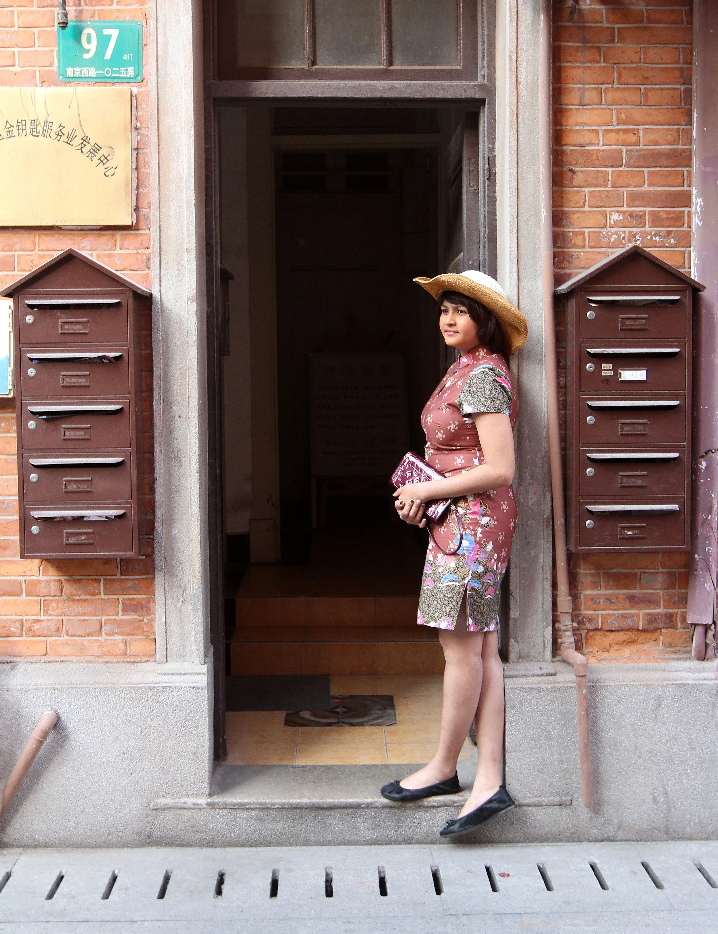 LILONG ALLEYS OFF WEST NANJING ROAD NEAR US CONSULATE - SHANGHAI (25).JPG