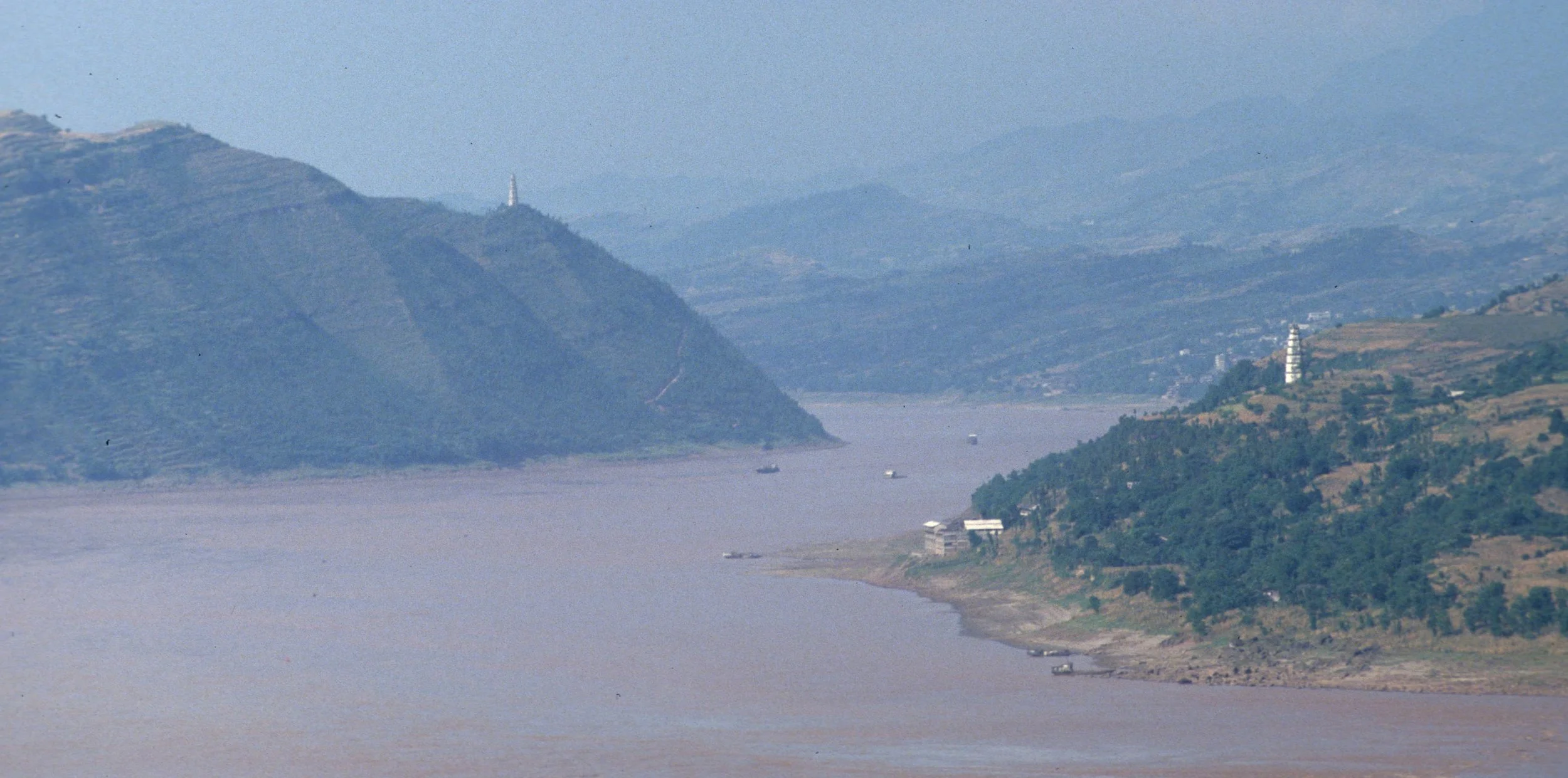 YANGTZE RIVER - THREE GORGES CRUISE 1994 (9).jpg
