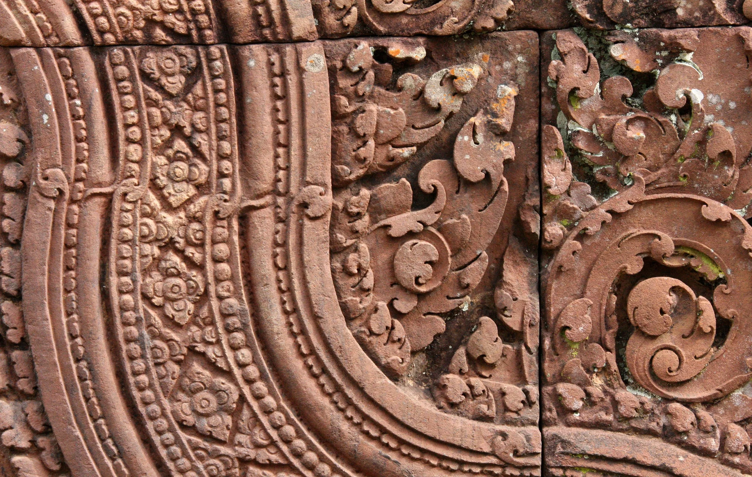 BANTEAY SREI TEMPLE CAMBODIA - JULY 2010 (8).JPG