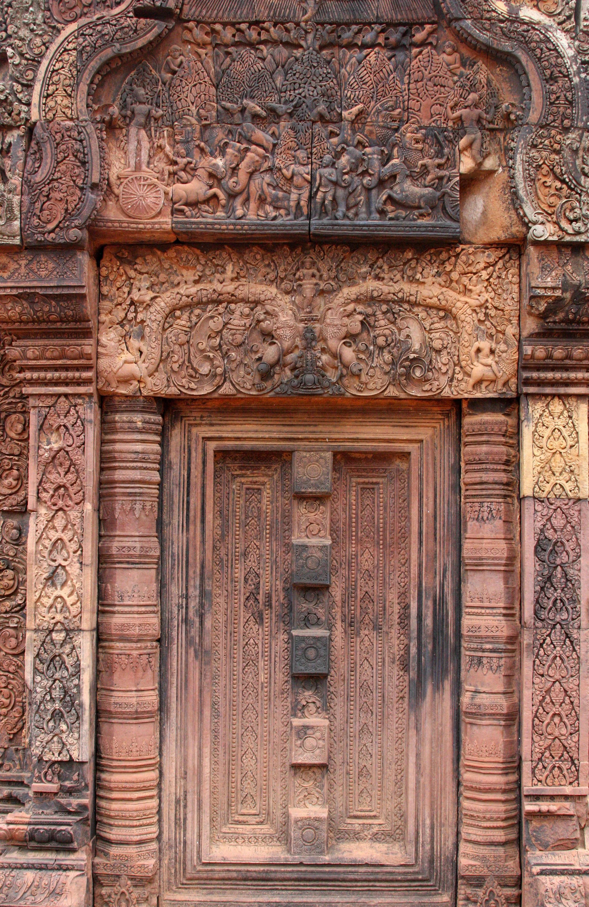 BANTEAY SREI TEMPLE CAMBODIA - JULY 2010 (33).JPG