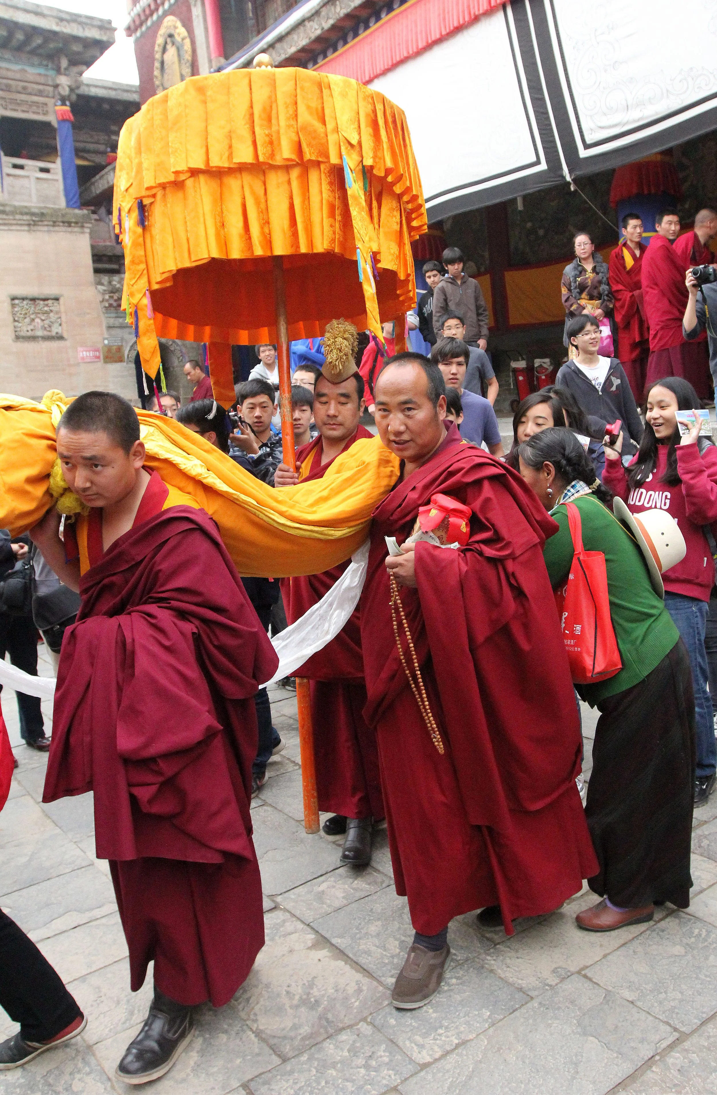 KUMBUM MONASTERY - QINGHAI - SUNNING BUDDHA FESTIVAL 2013 (115).JPG