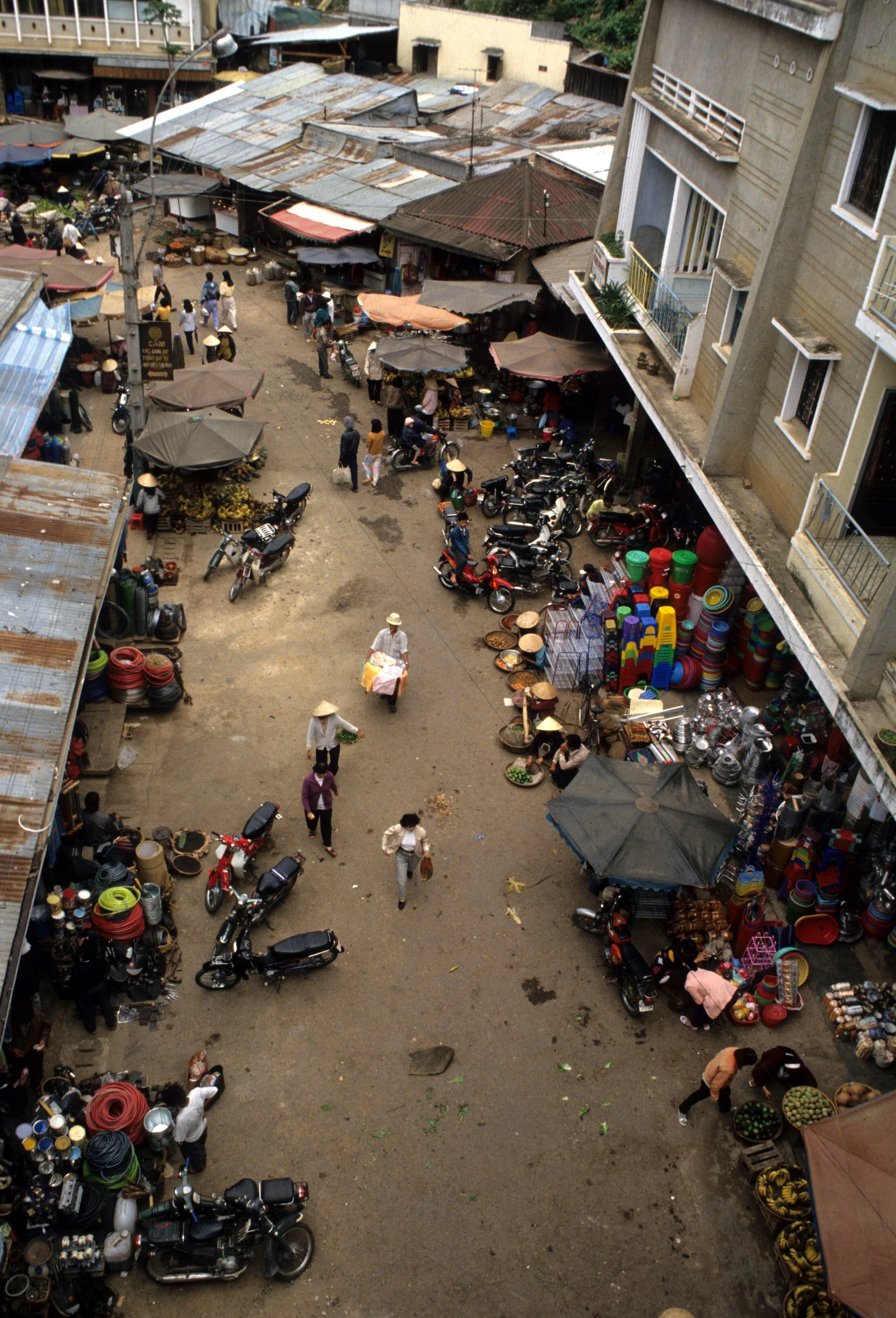 DALAT - MARKET SCENES 1994 (7).jpg
