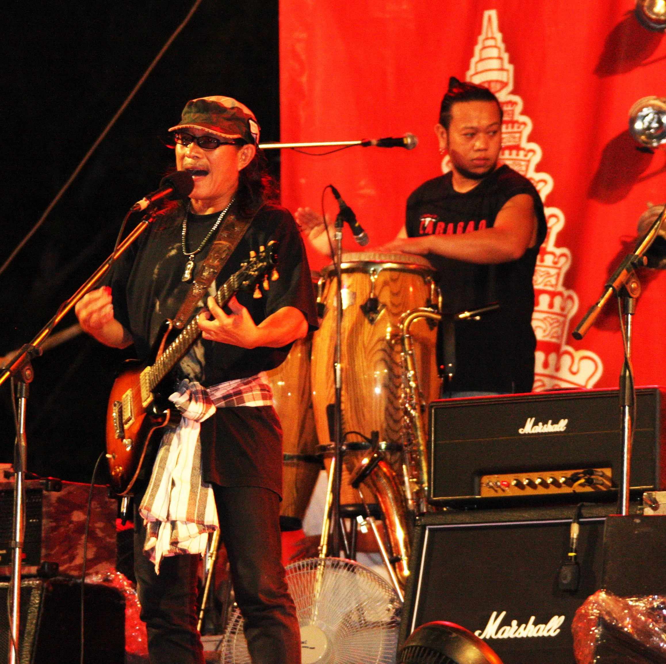 2010-7-18 CARRABAO CONCERT IN NAKHONSITHAMMARAT (27).JPG