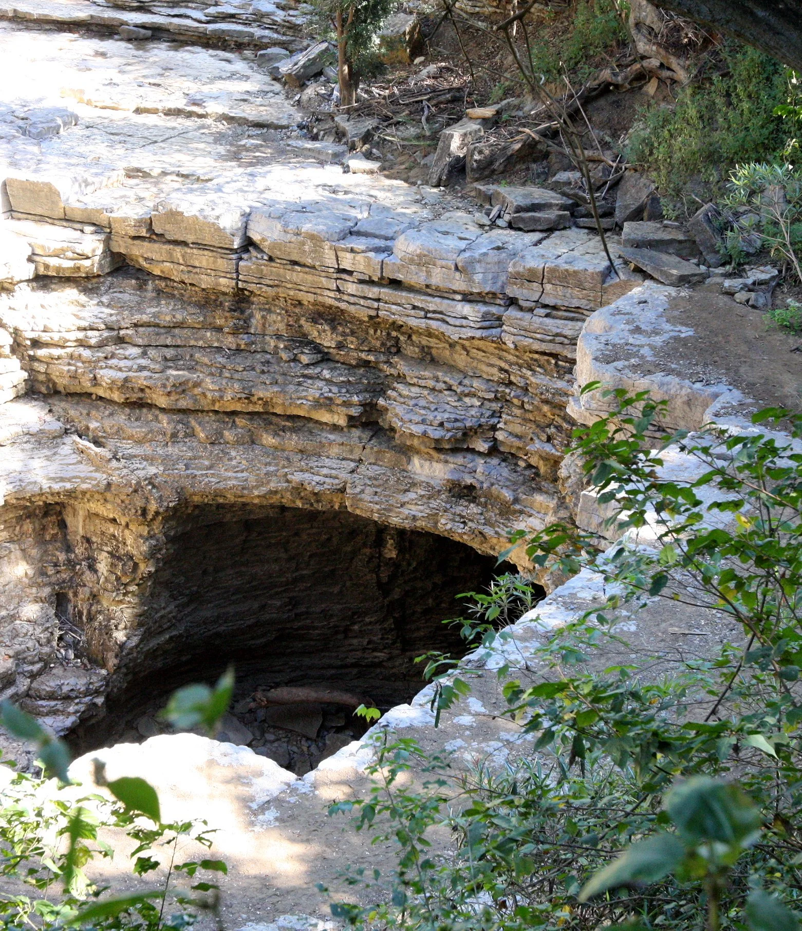 ANKARANA NATIONAL PARK MADAGASCAR - LIMESTONE CAVERN (6).JPG