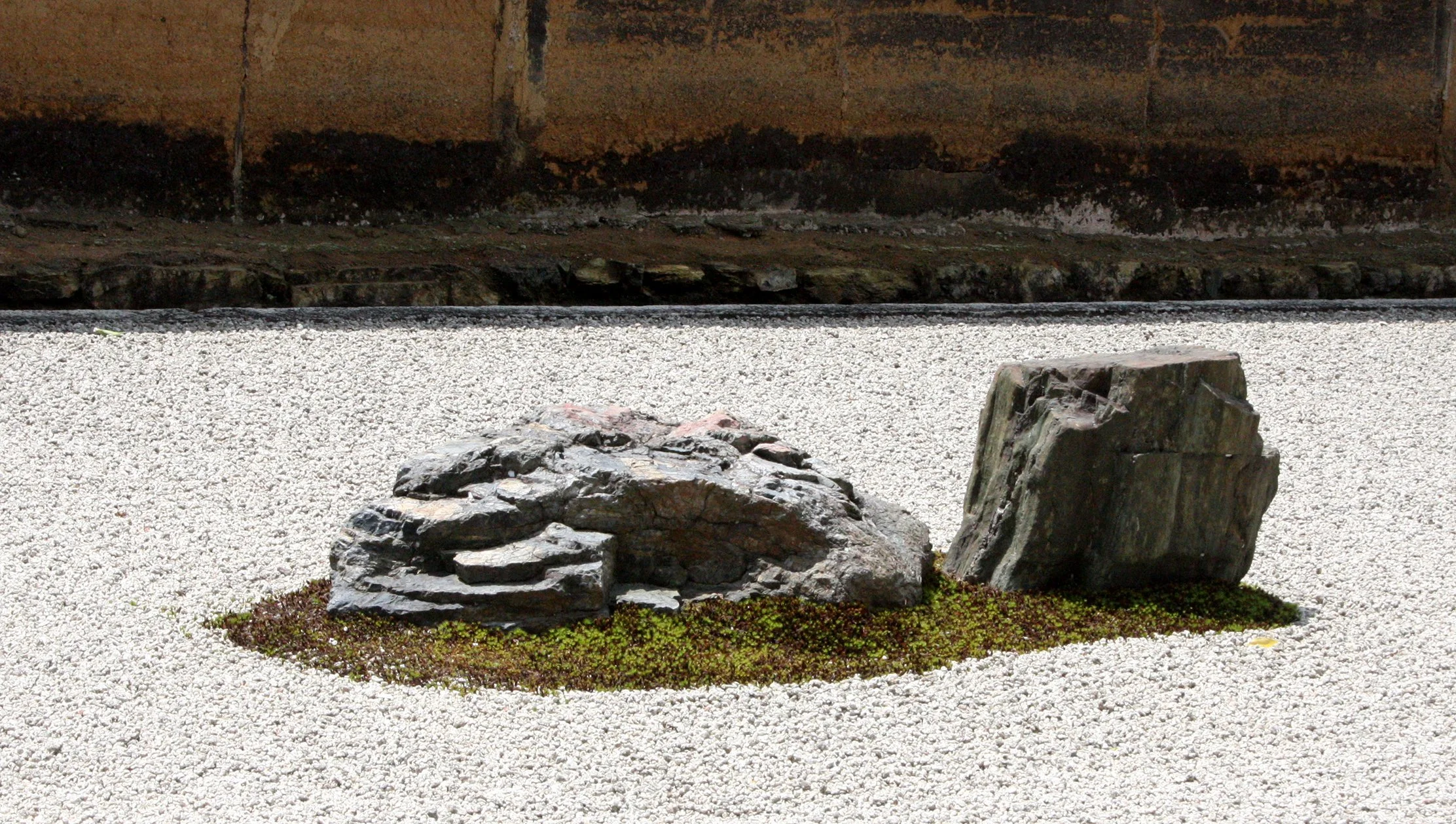 KYOTO - MAY 2009 - RYOANJI ROCK GARDEN (3).JPG