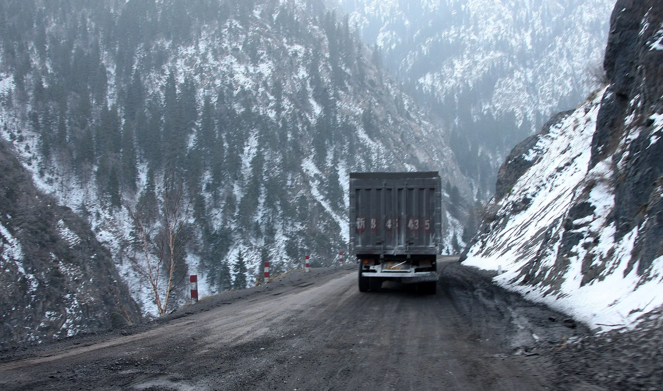 TIANSHAN MOUNTAINS - XINJIANG CHINA - ROUTE 216 (38).JPG