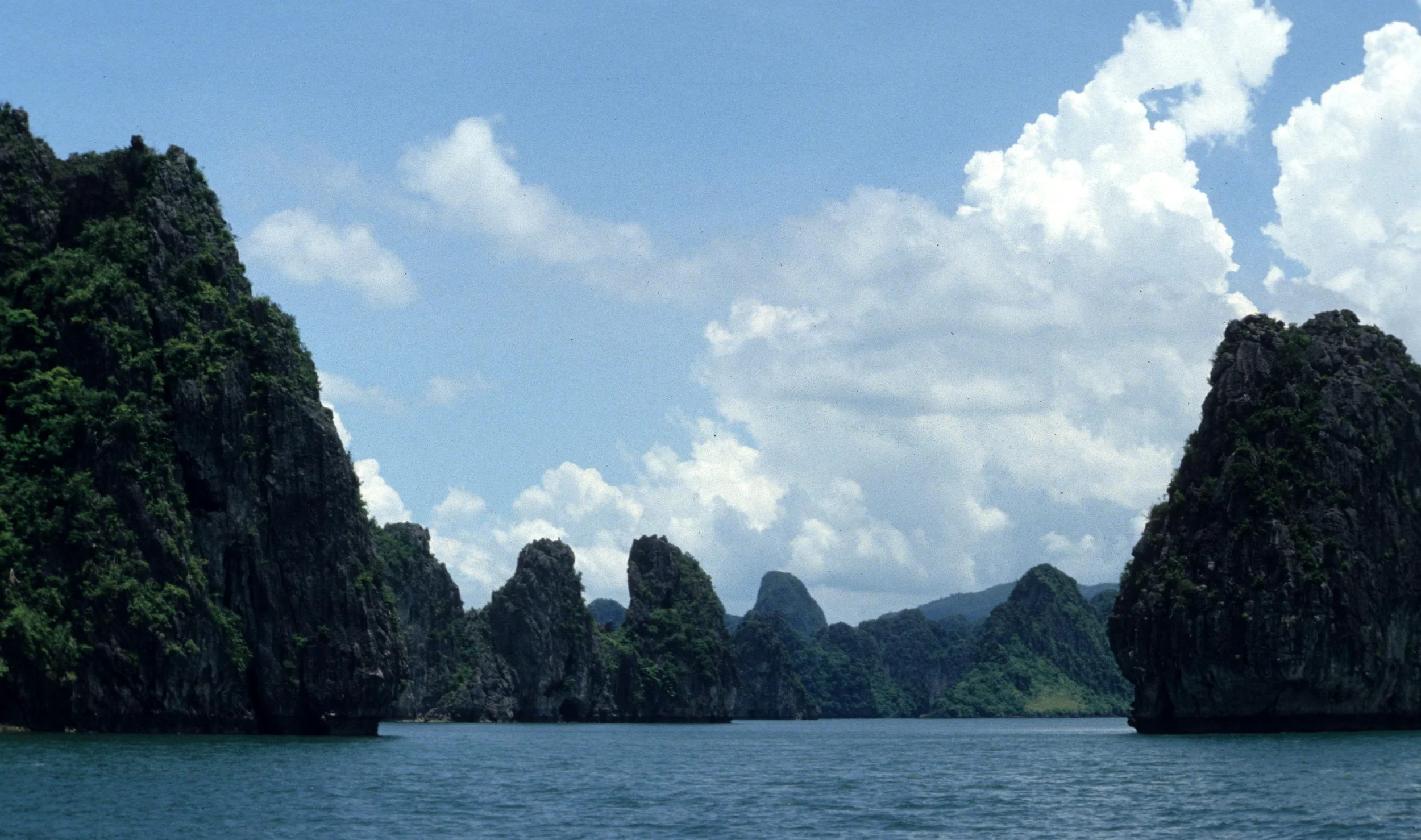 HALONG BAY - 1994 (16).jpg