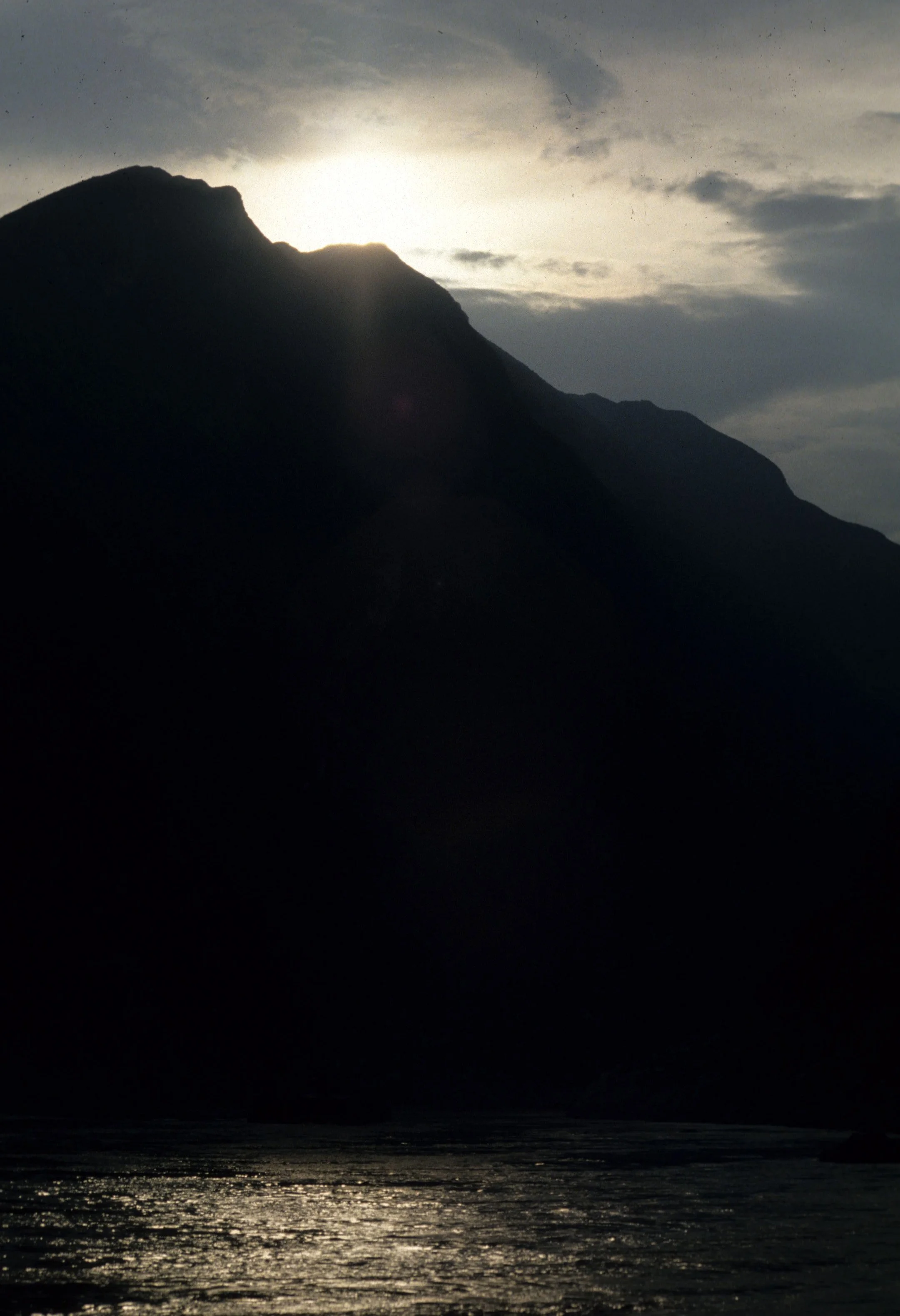 YANGTZE - THREE GORGES CRUISE SCENERY (28).jpg