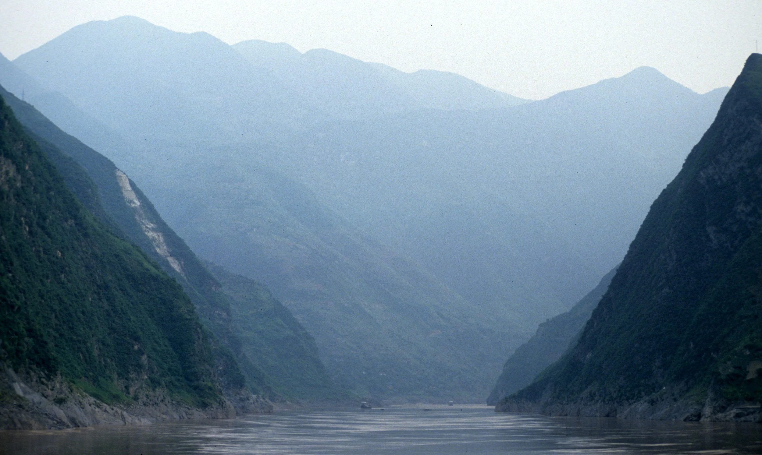 YANGTZE RIVER - THREE GORGES CRUISE - 1994 (11).jpg