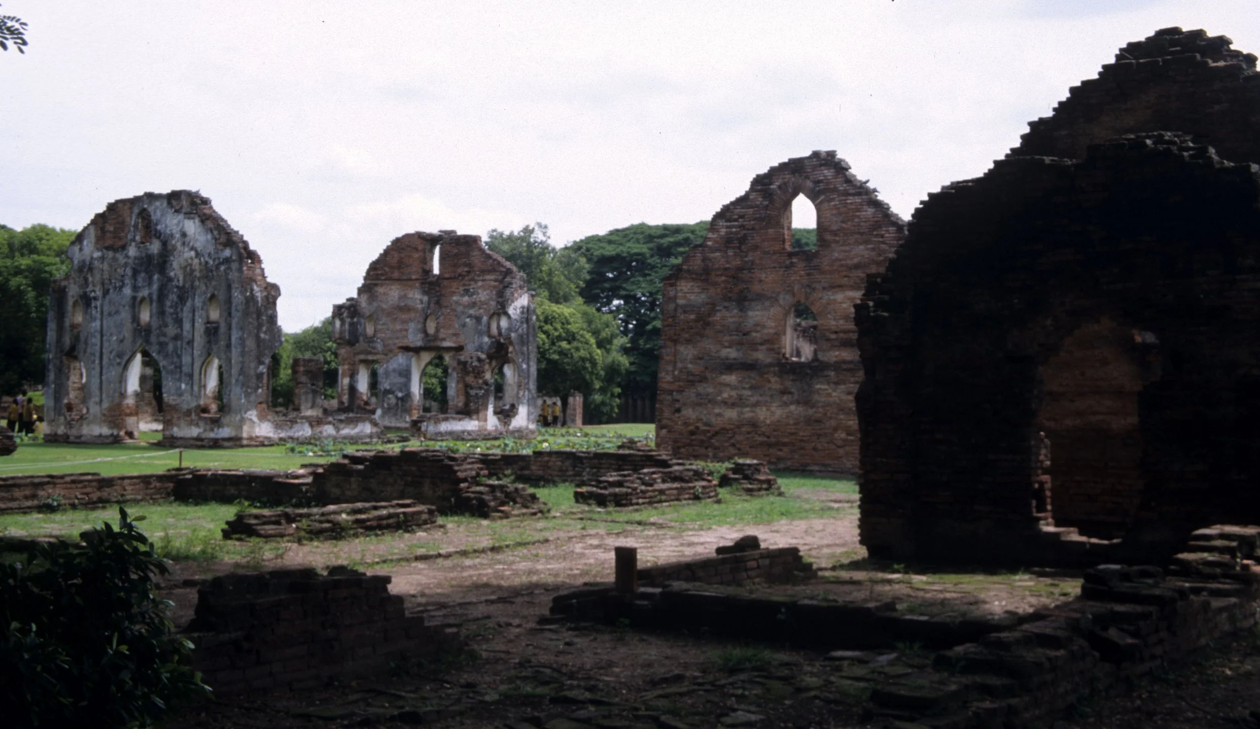 LOPBURI - NARAI RUINS E.jpg