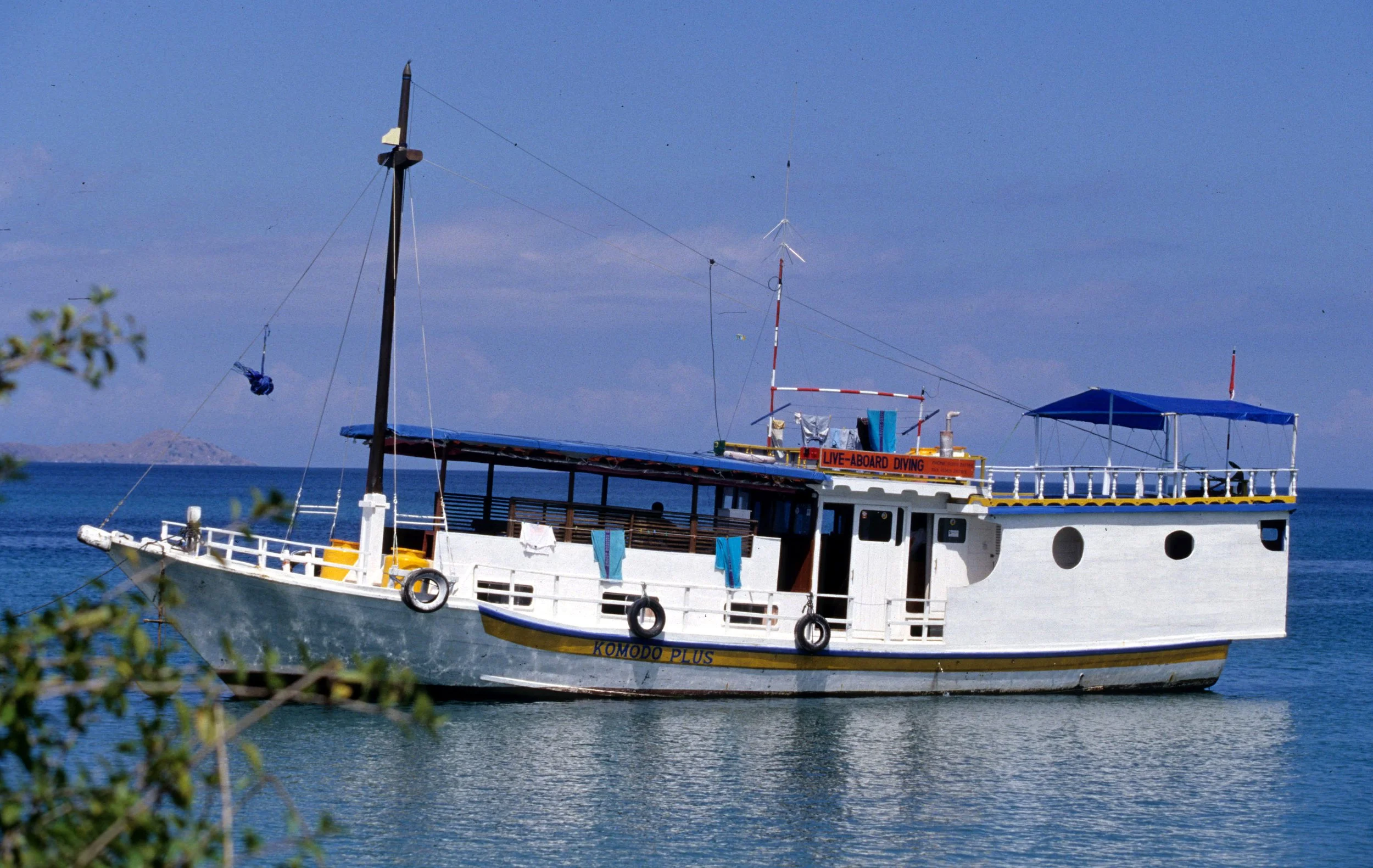 KOMODO - BOAT IMAGE.jpg