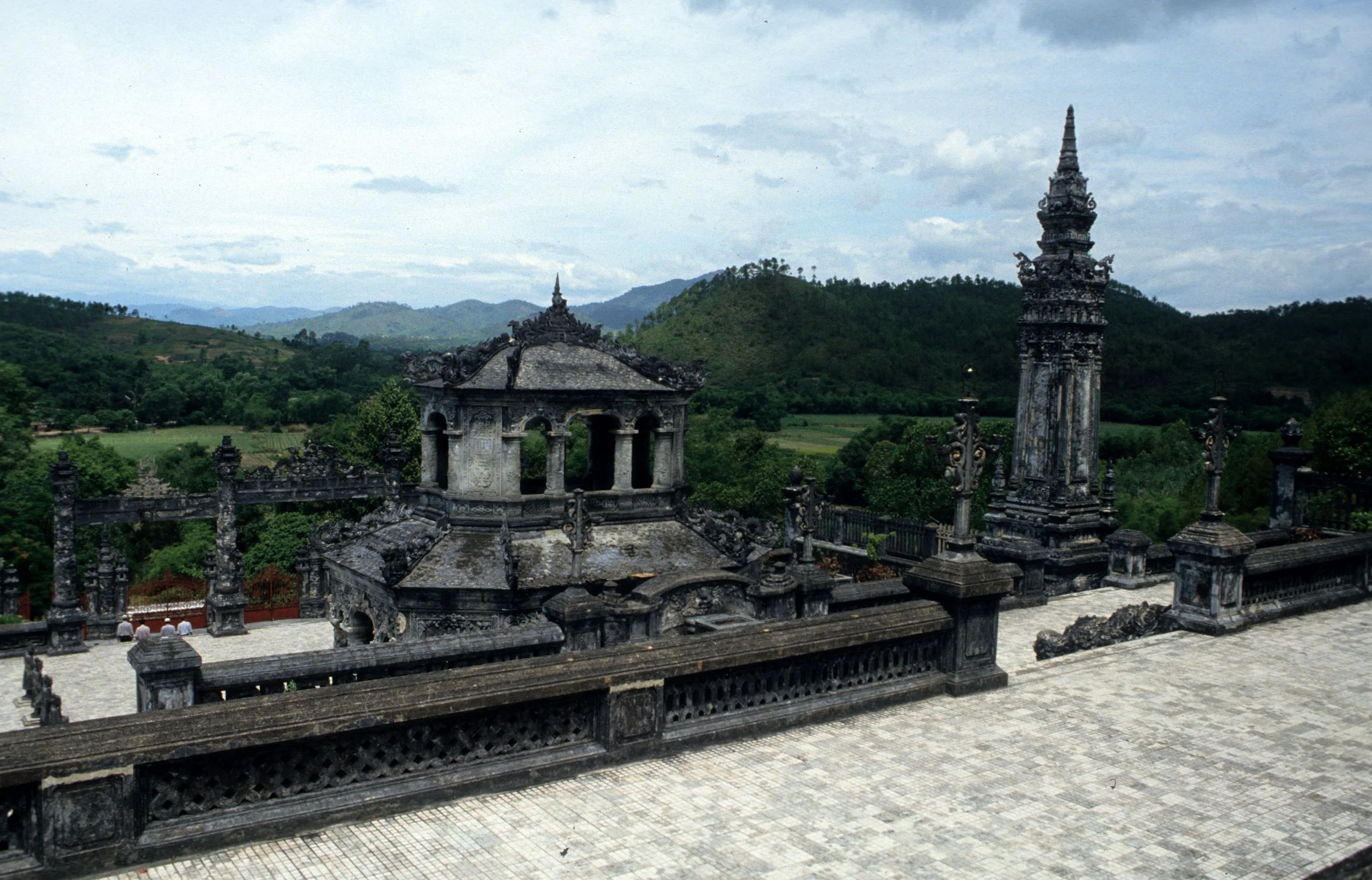 HUE - KHAI DINH TOMBS 1994 (3).jpg
