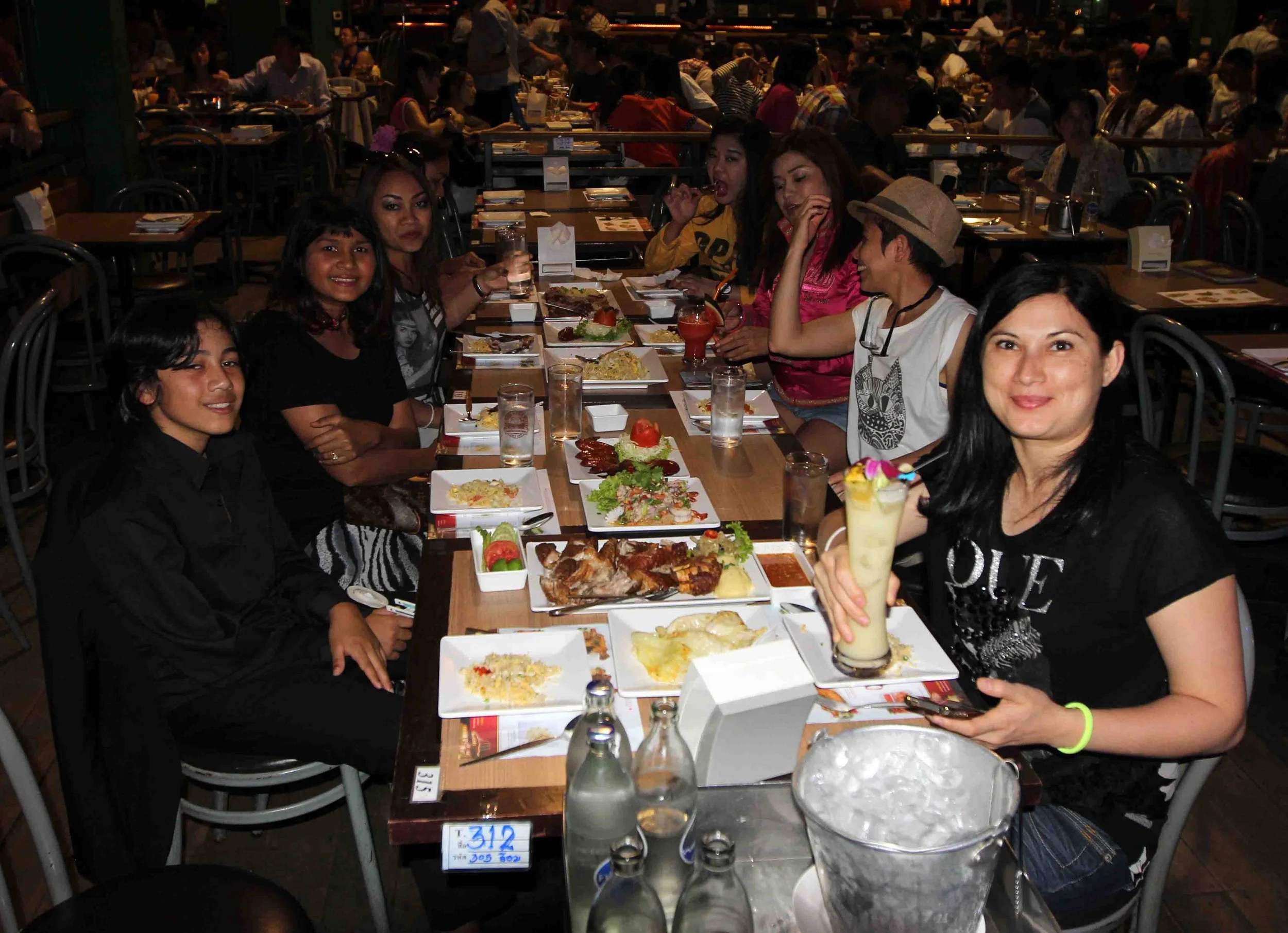 2019 Ann & Noi Visit Bangkok (96).JPG