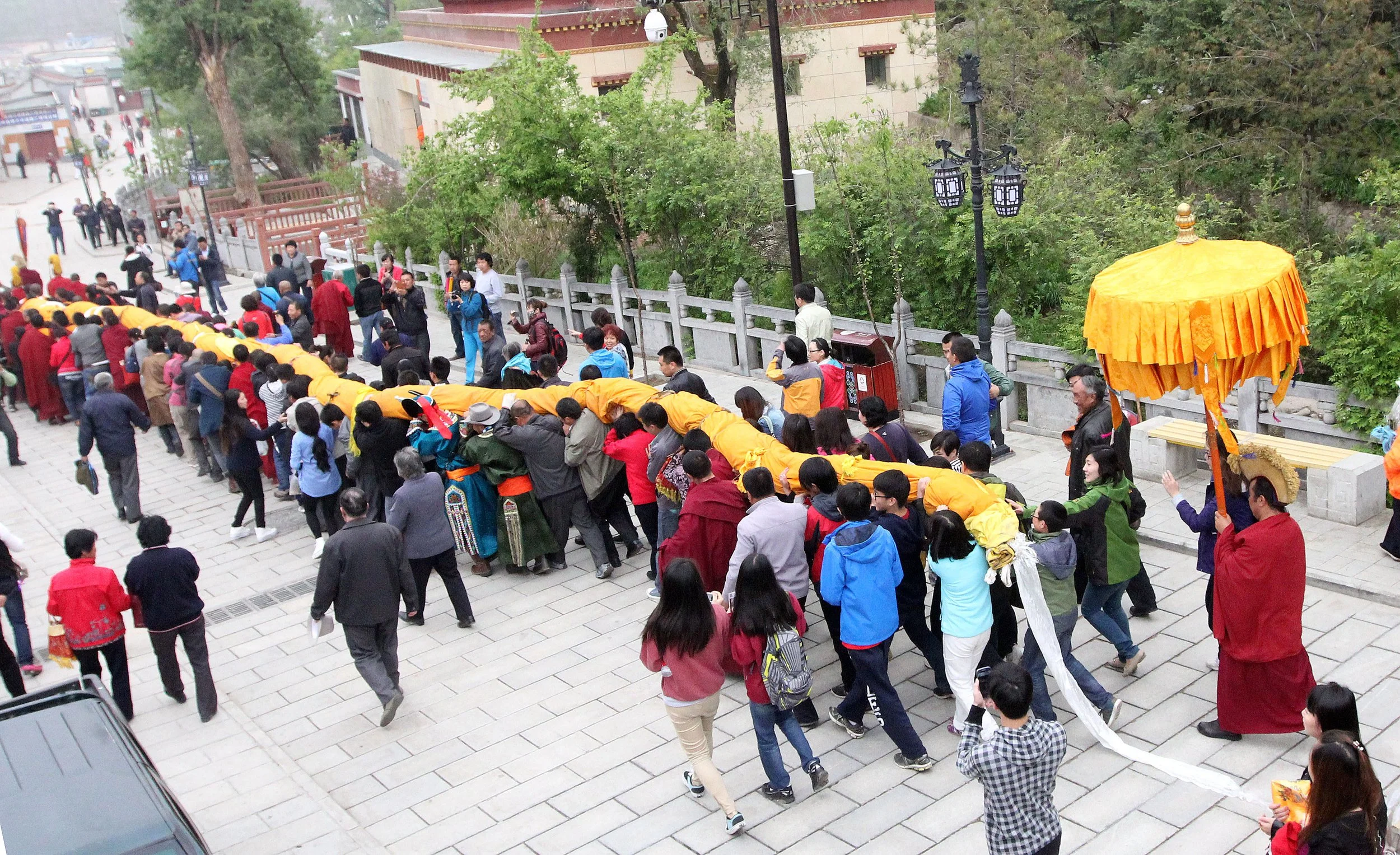 KUMBUM MONASTERY - QINGHAI - SUNNING BUDDHA FESTIVAL 2013 (128).JPG