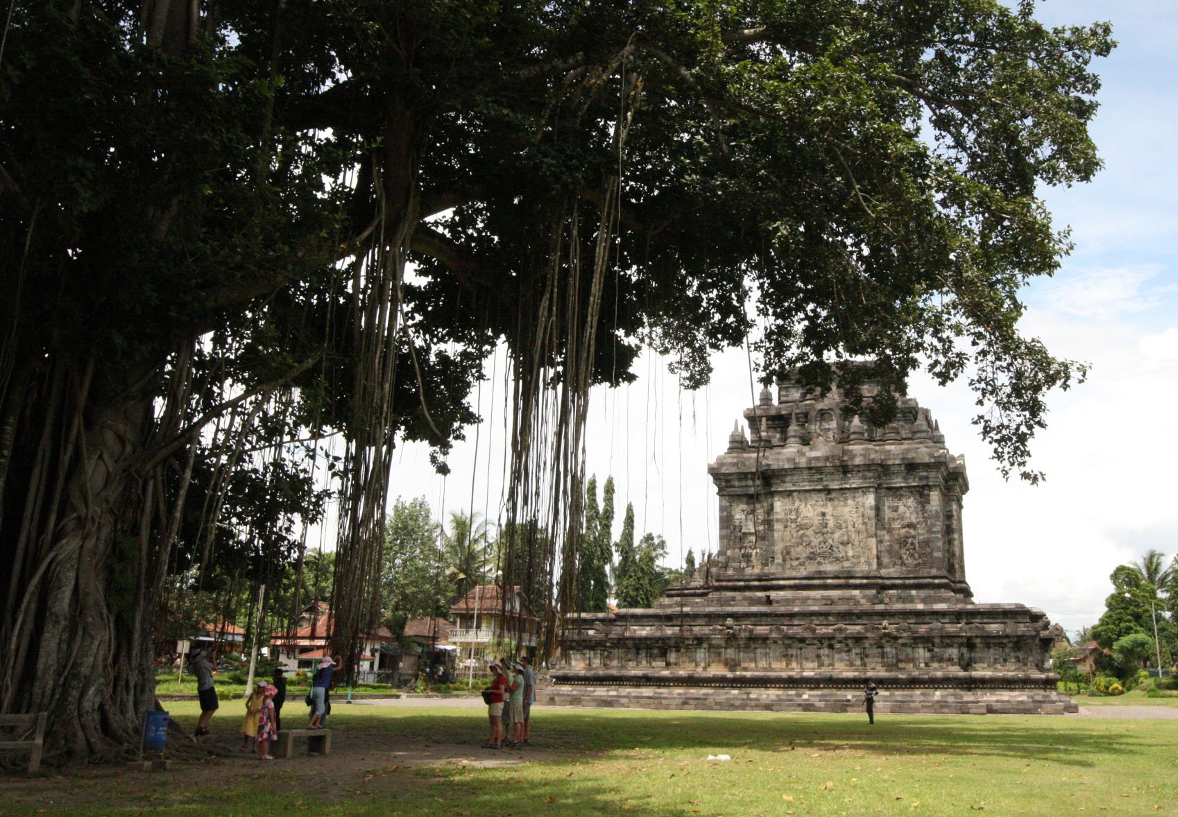 BOROBUDUR RUINS - YOGYAKARTA INDONESIA (148).JPG