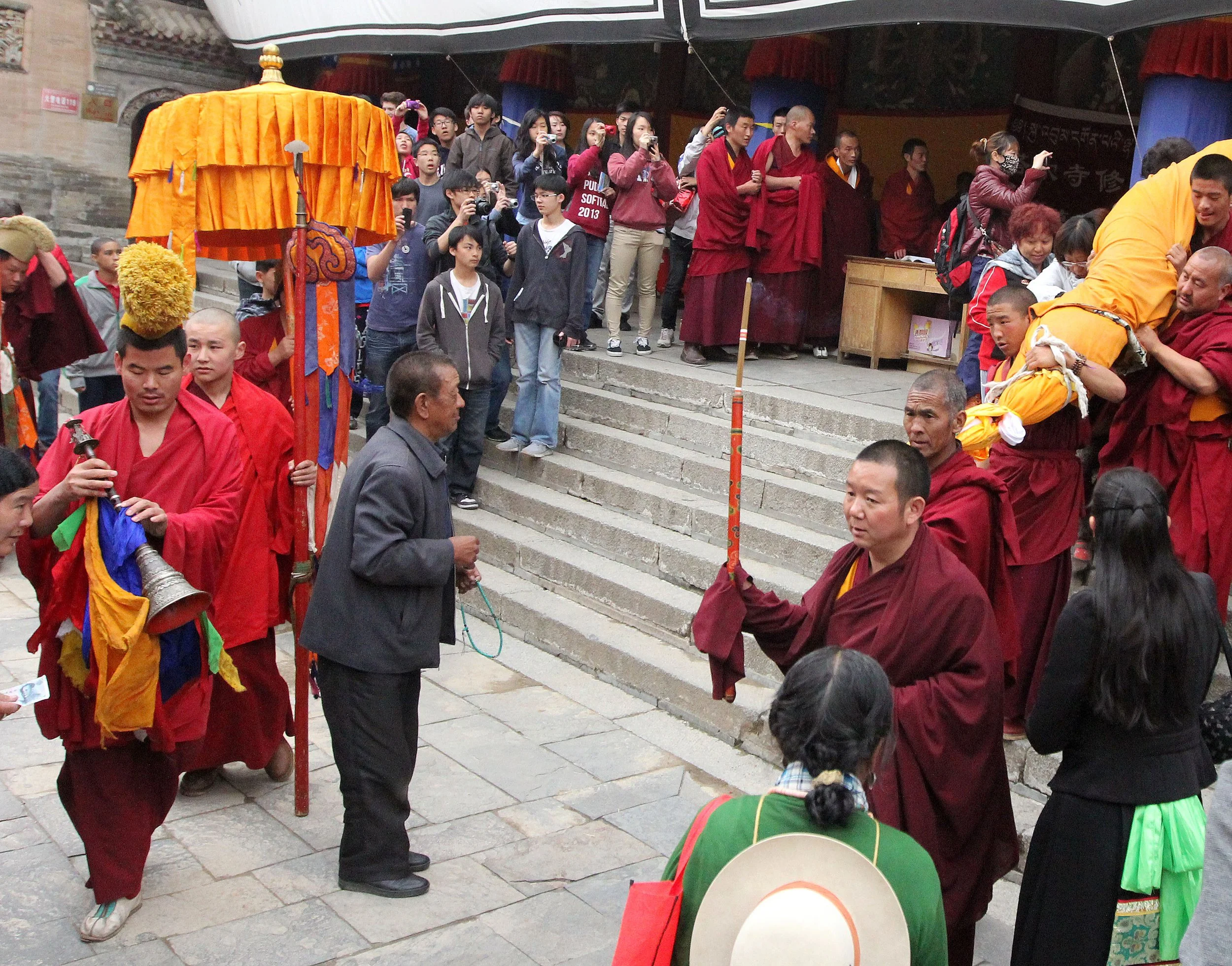 KUMBUM MONASTERY - QINGHAI - SUNNING BUDDHA FESTIVAL 2013 (85).JPG