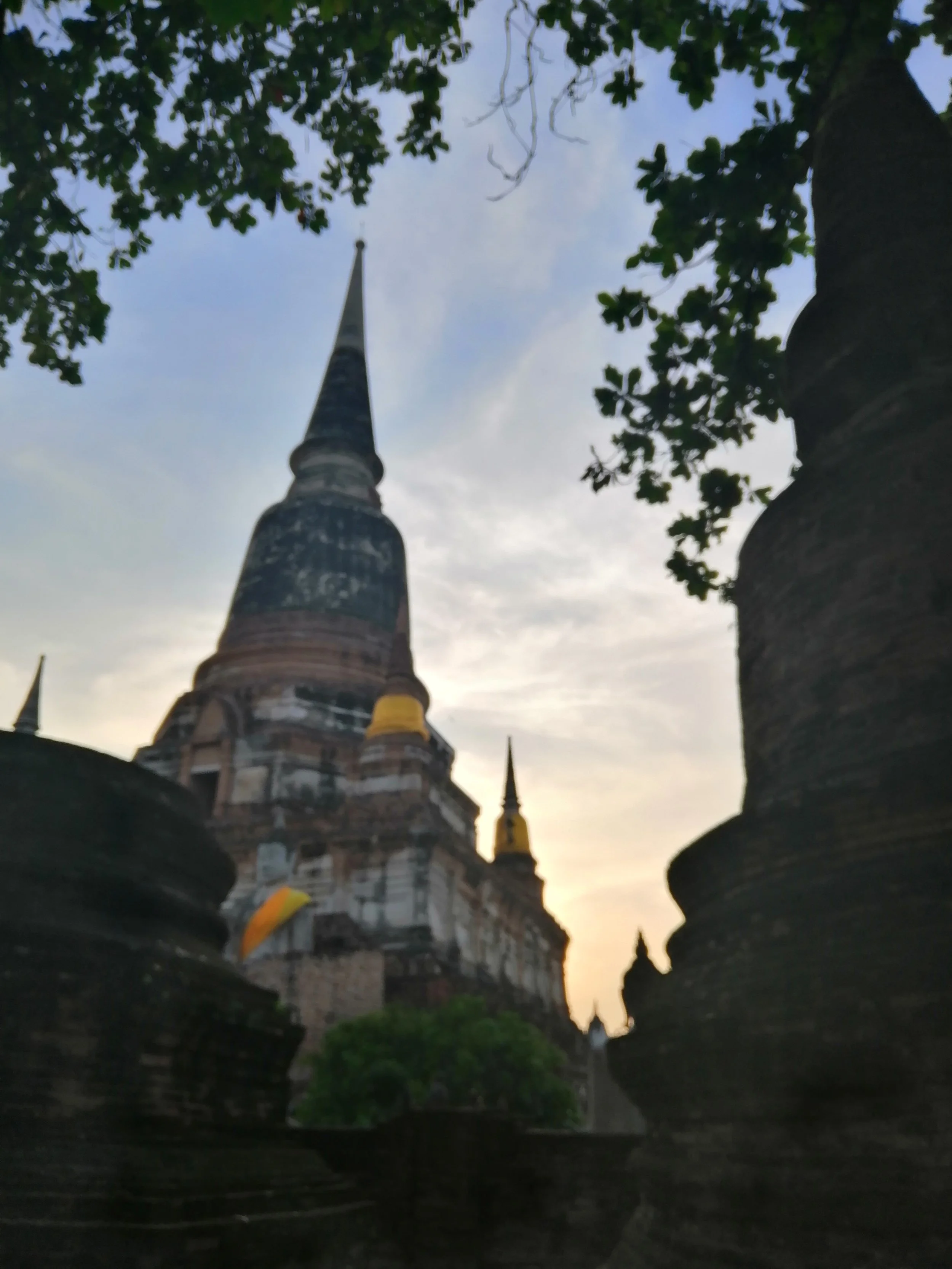 2018 Ayutthaya Pics with Gift in Traditional Dress (27).jpg