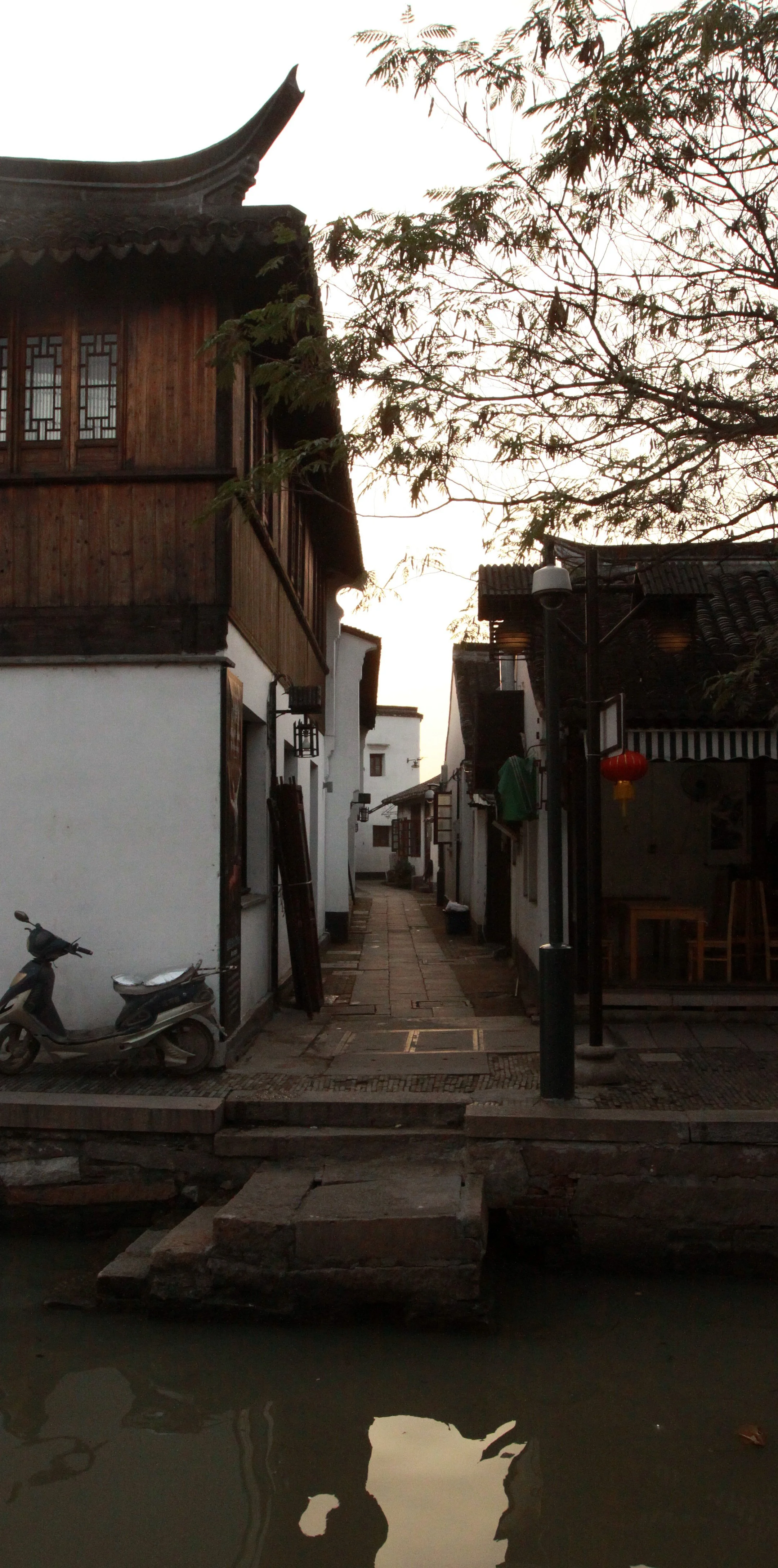 ZHUJIAJIAO WATER TOWN - NOVEMBER 20 2011 (213).JPG