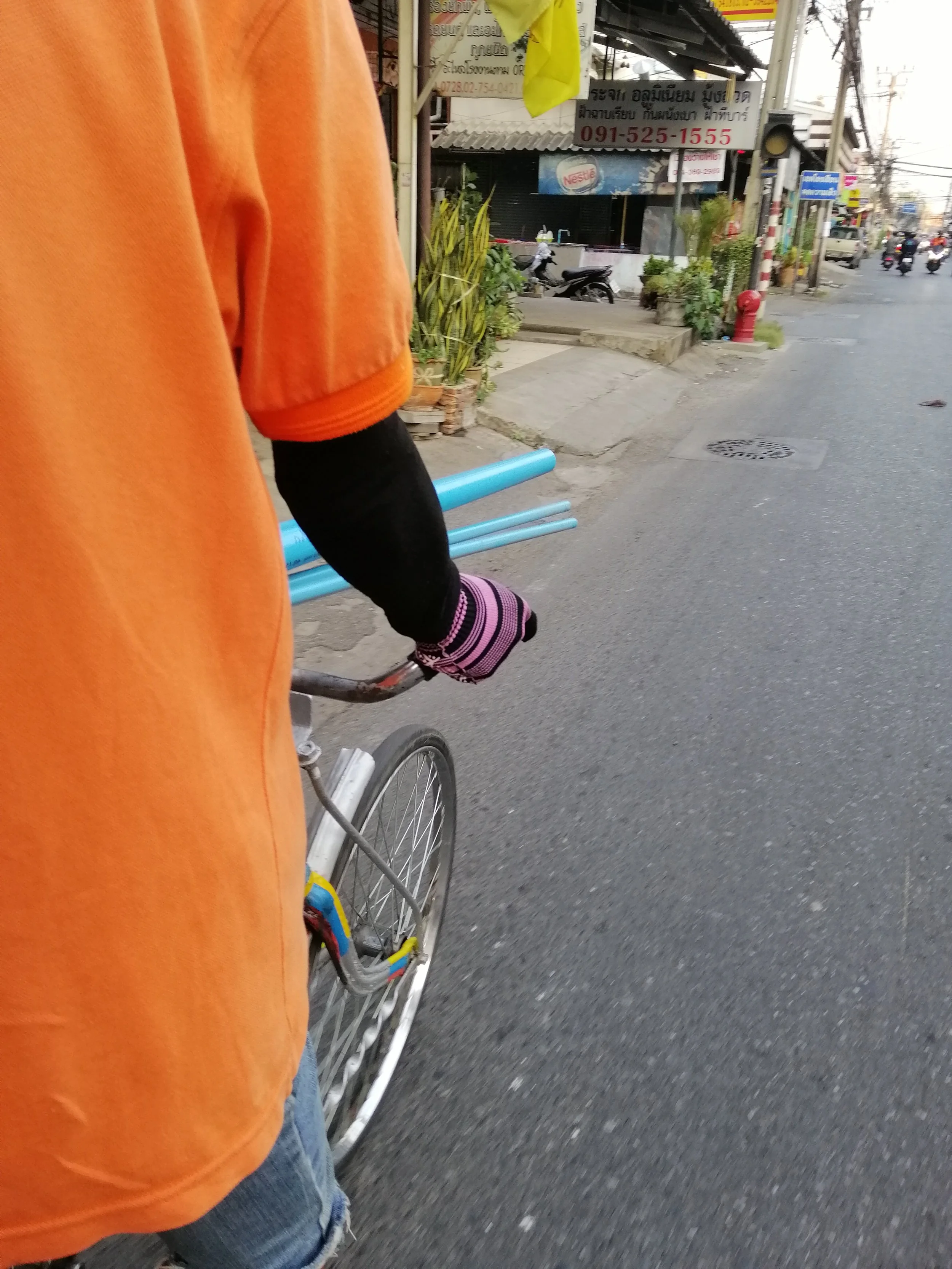 2018 Pics with Gift in Thailand (272).jpg