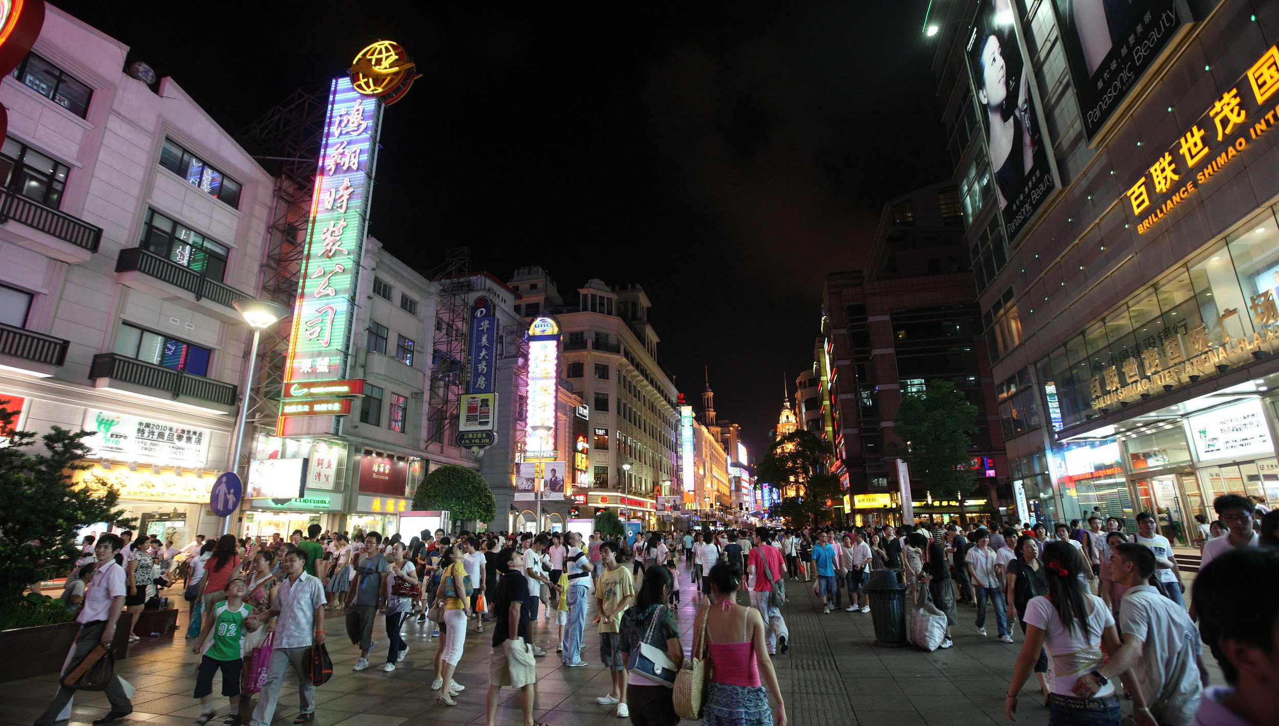 SHANGHAI NIGHT OUT - NANJING ROAD IN AUGUST (3).JPG