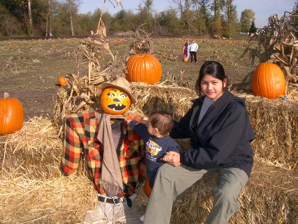 2003-10-26 PUMPKIN PATCH PORT ANGELES (9).JPG
