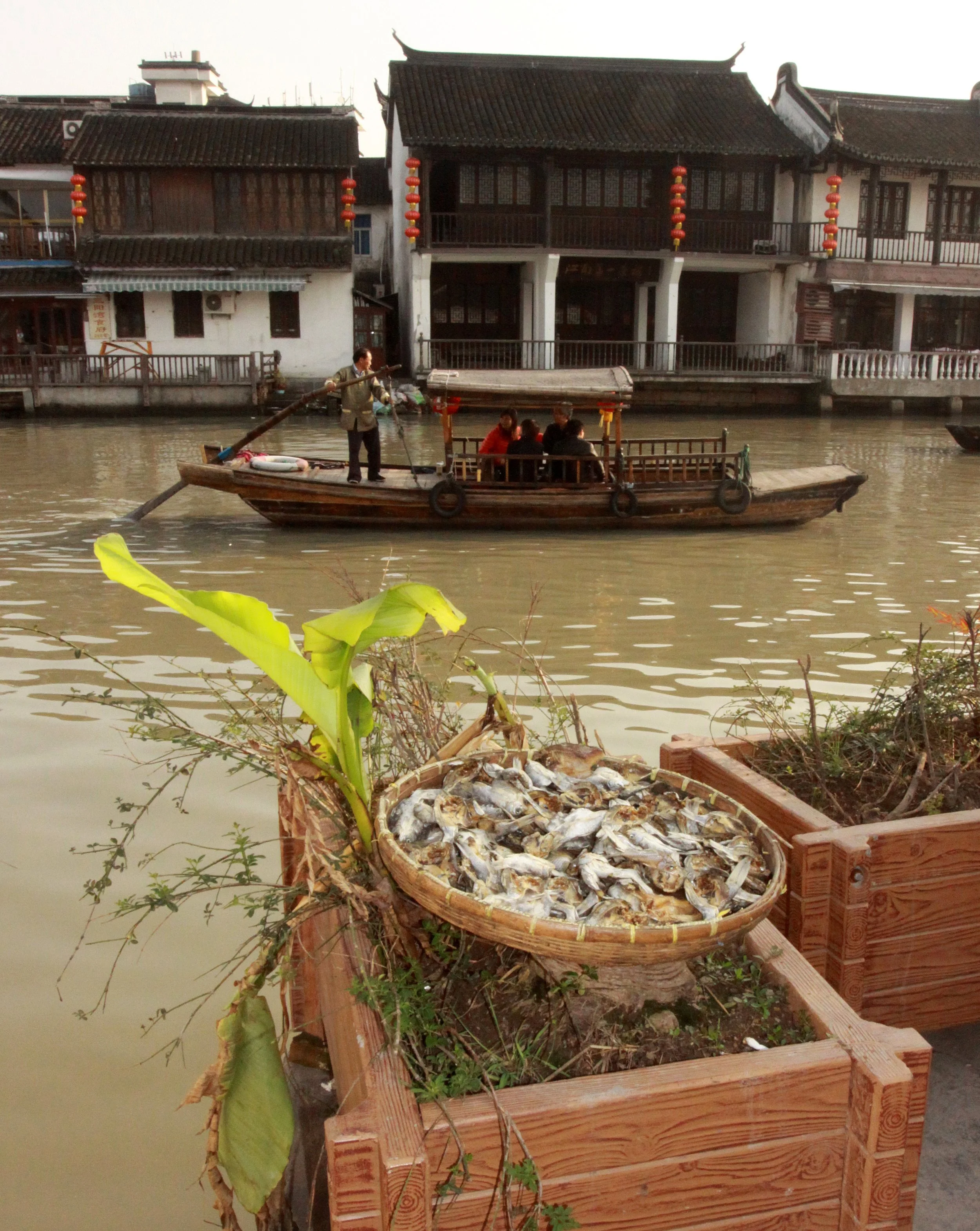 ZHUJIAJIAO WATER TOWN - NOVEMBER 20 2011 (21).JPG