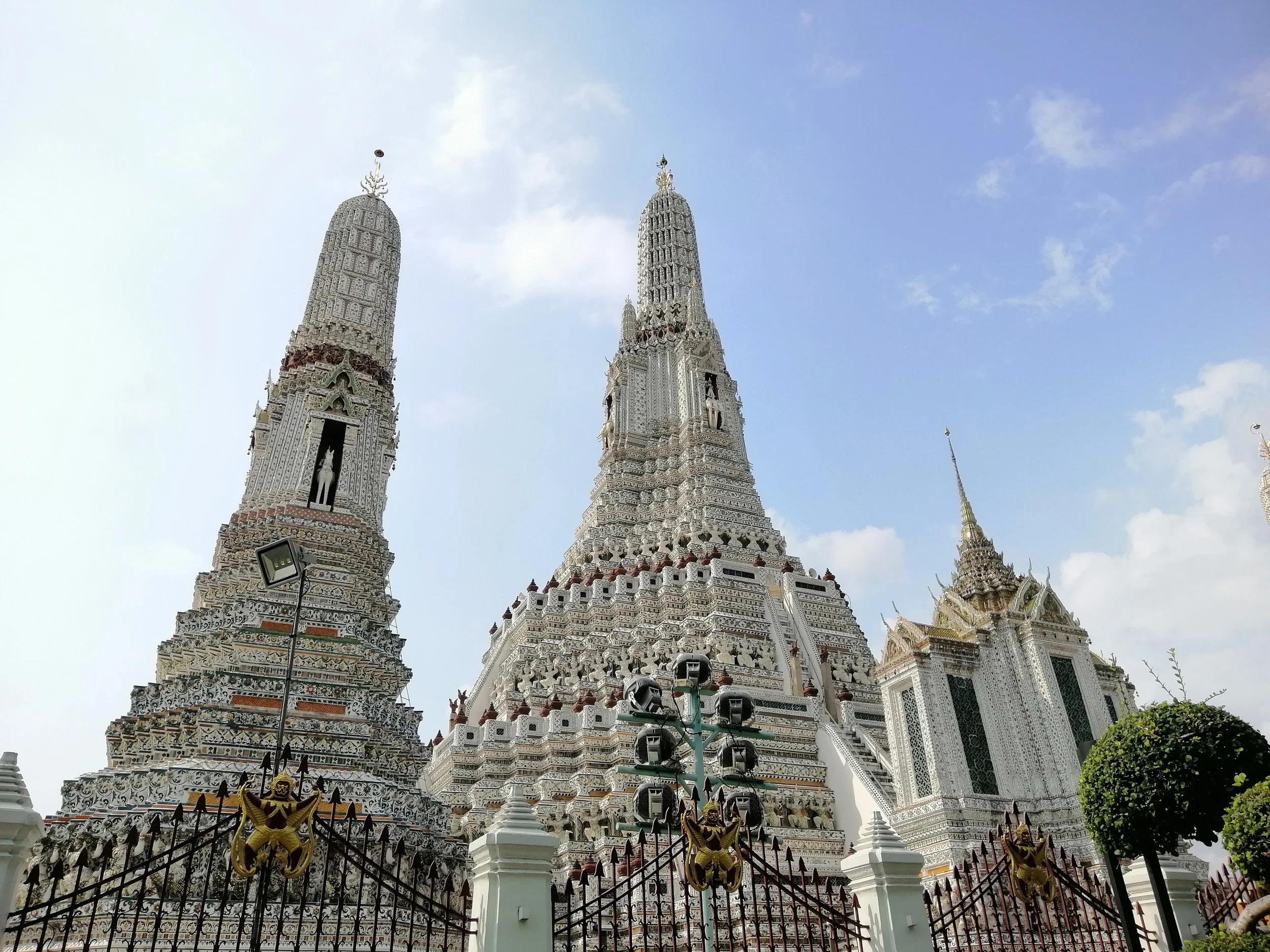 2020 Wat Arun with Liana, Cokie and Gift (52).jpg