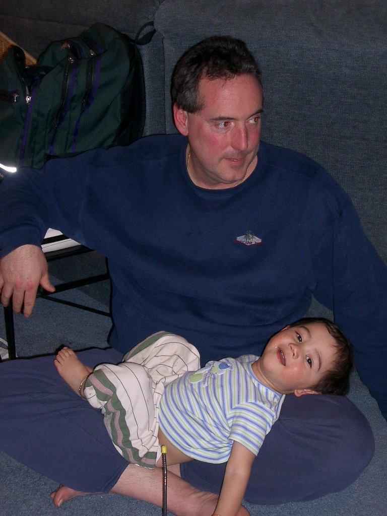 2004-3-6 SUGI AND JAPANESE GUESTS.JPG