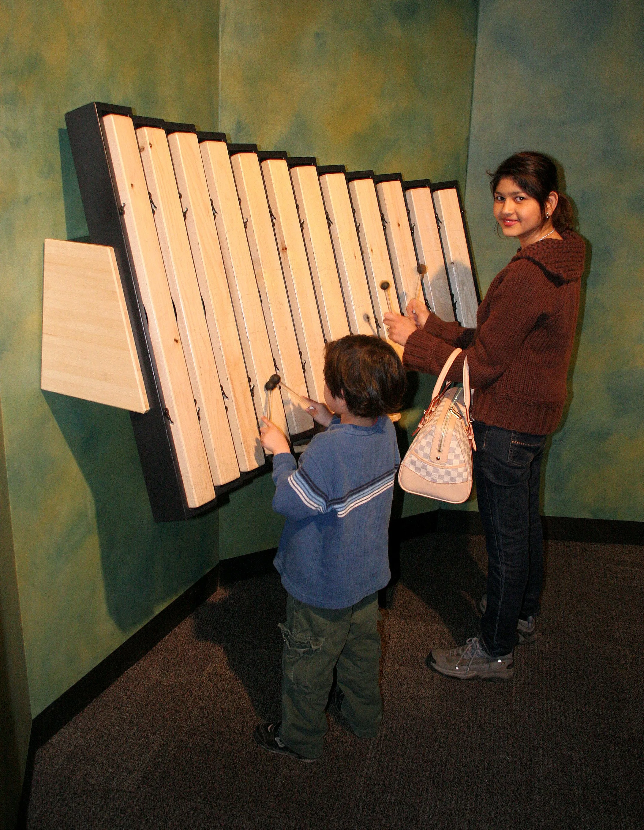 2008-3-31 CHICAGO SPRING TRIP - PEGGY BARTEAON NATURE MUSEUM (5).JPG