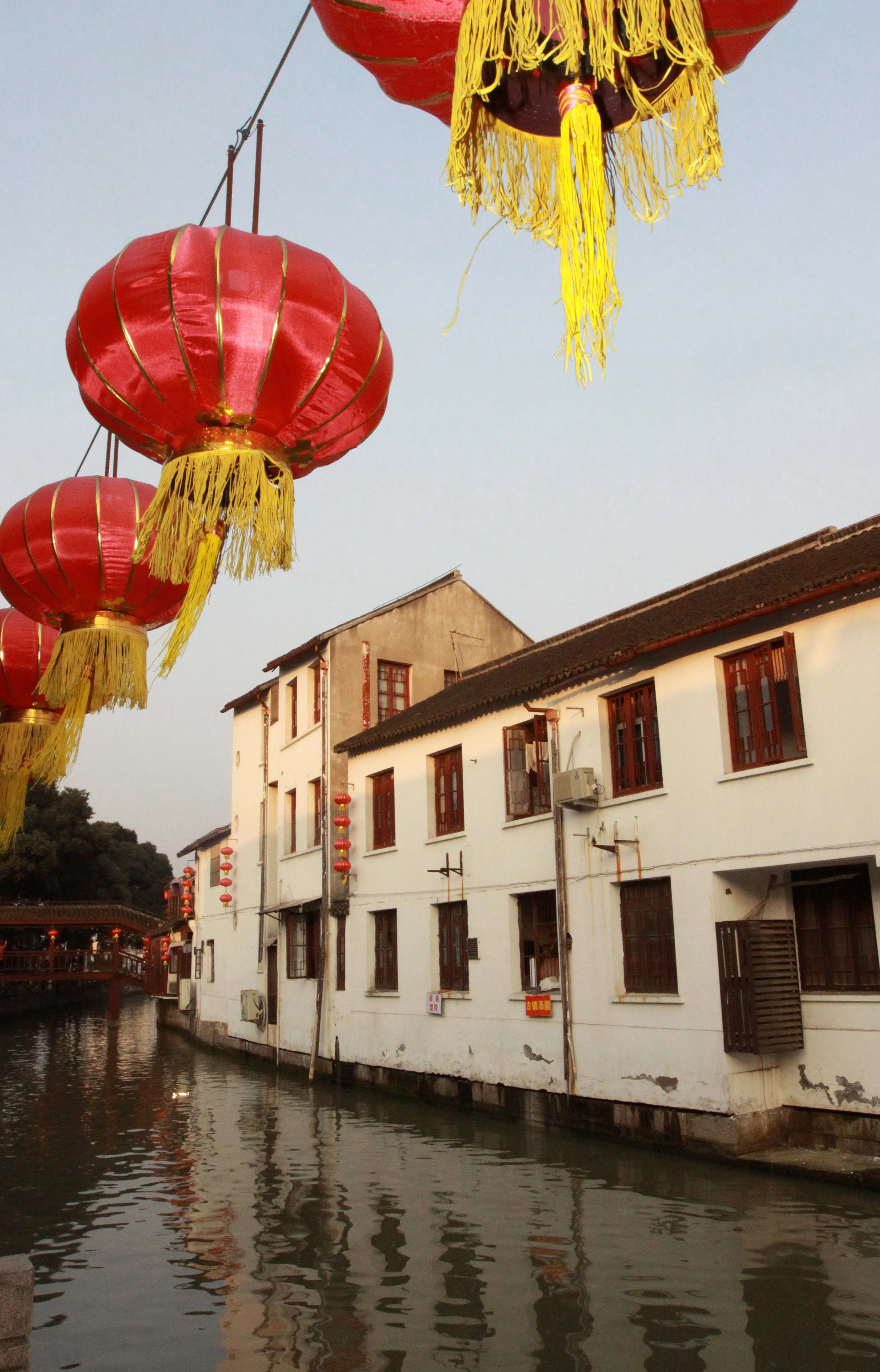ZHUJIAJIAO WATER TOWN - NOVEMBER 20 2011 (169).JPG