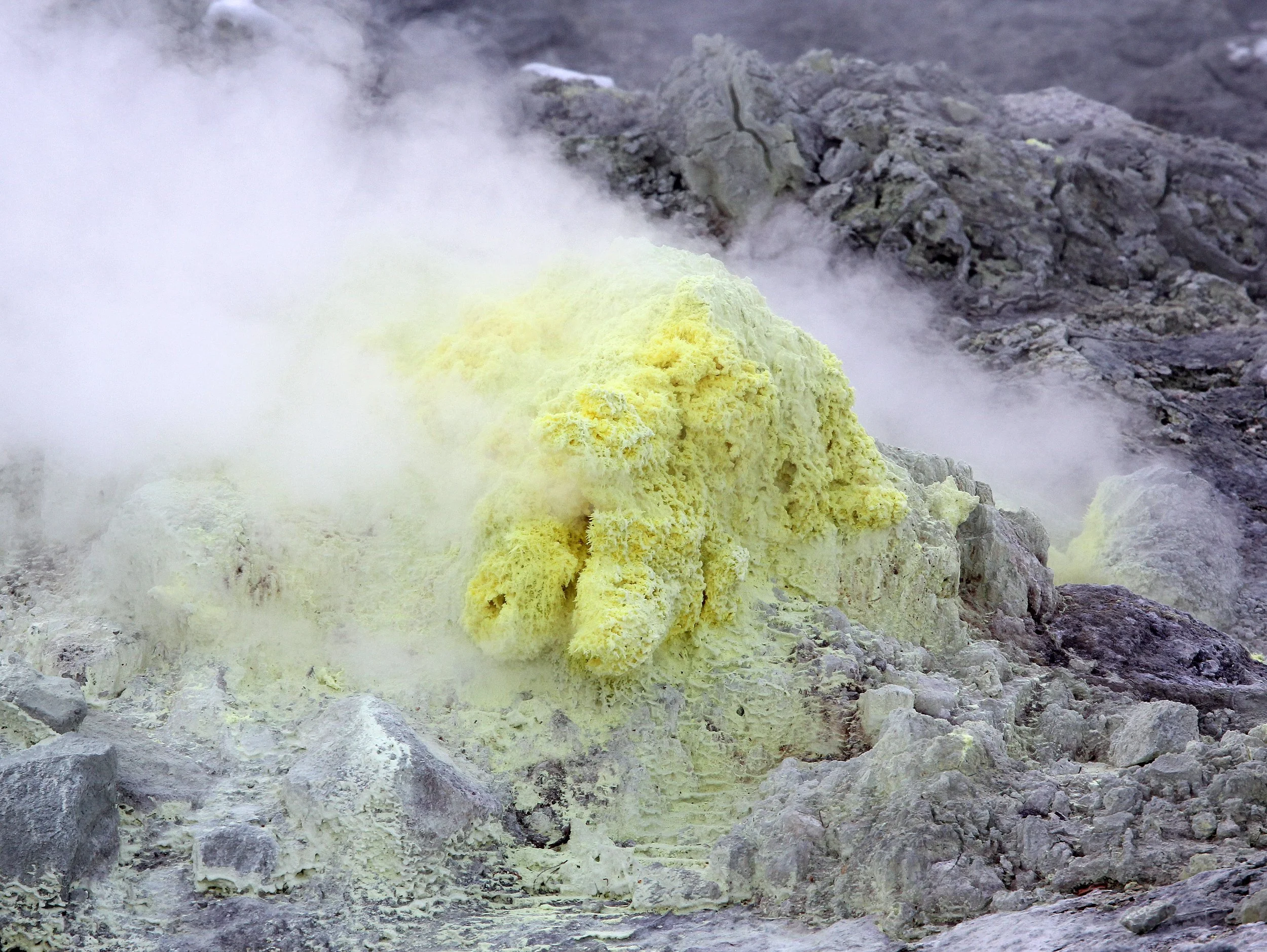 KUSSHARO LAKE - HOKKAIDO JAPAN - MT IWO FUMAROLES (7).JPG