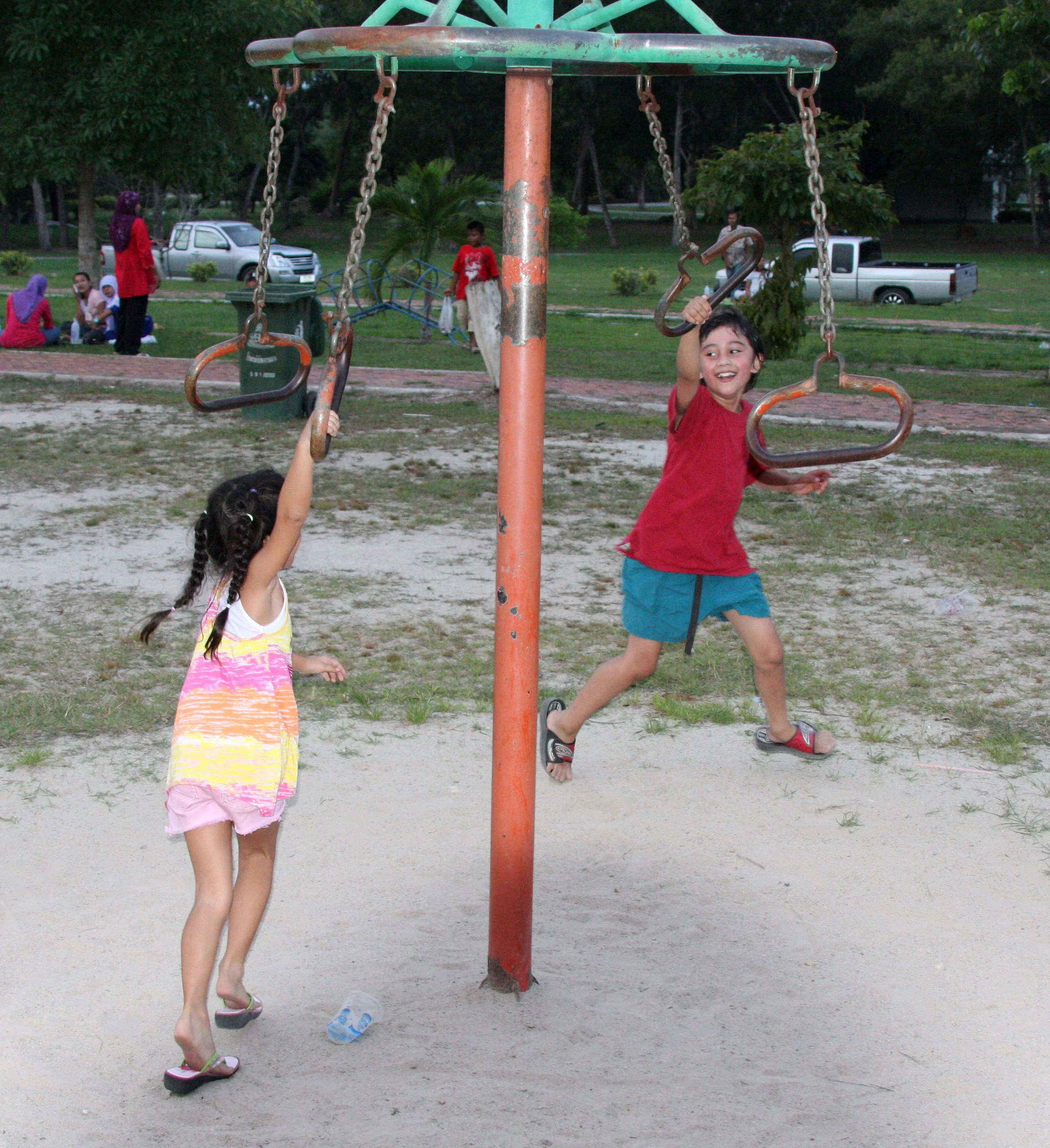 2010-7-18 CARRABAO CONCERT IN NAKHONSITHAMMARAT (13).JPG