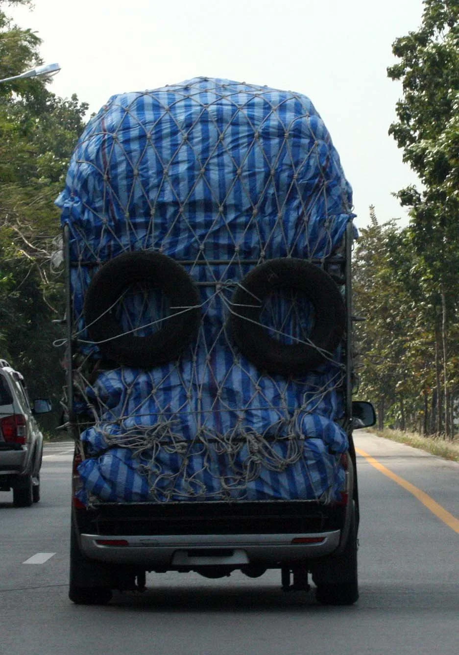 2006 Loads on Trucks in Thailand (32).JPG