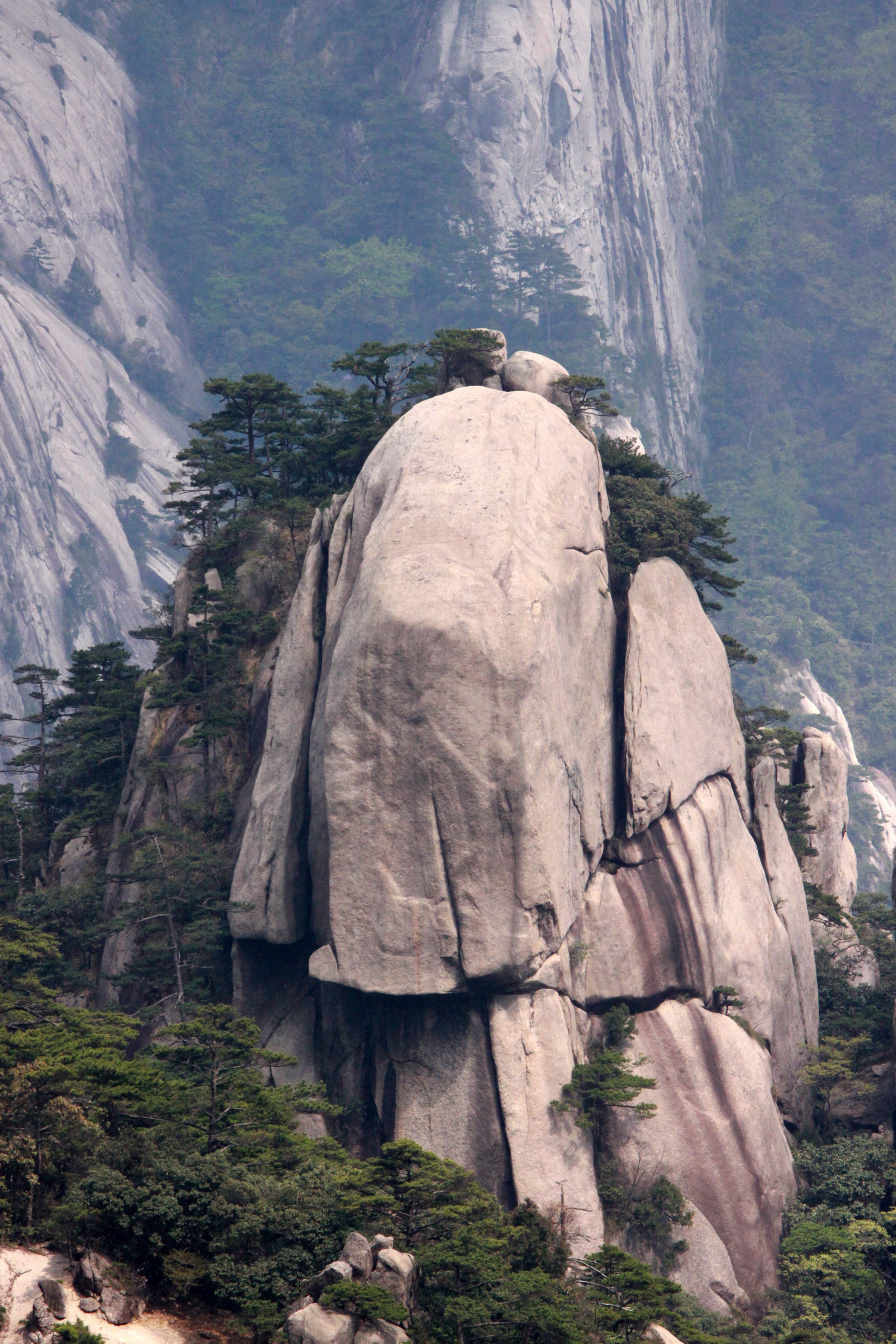 HUANGSHAN NATIONAL PARK - ANHUI PROVINCE CHINA.JPG