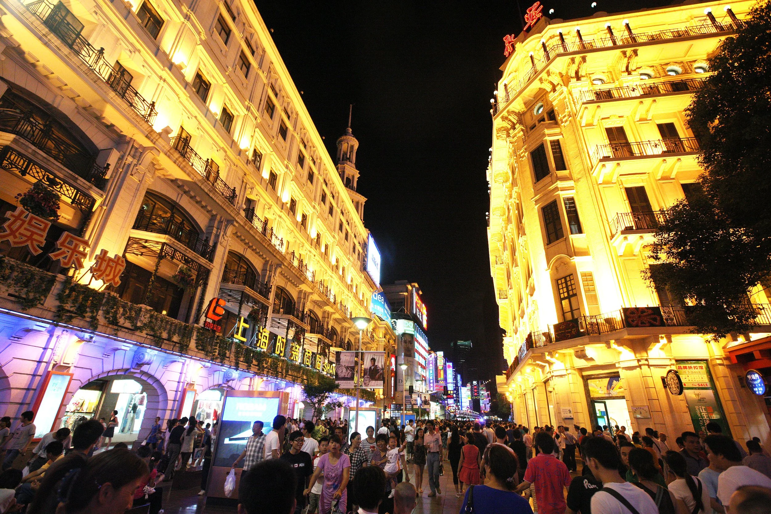 SHANGHAI NIGHT OUT - NANJING ROAD IN AUGUST (5).JPG