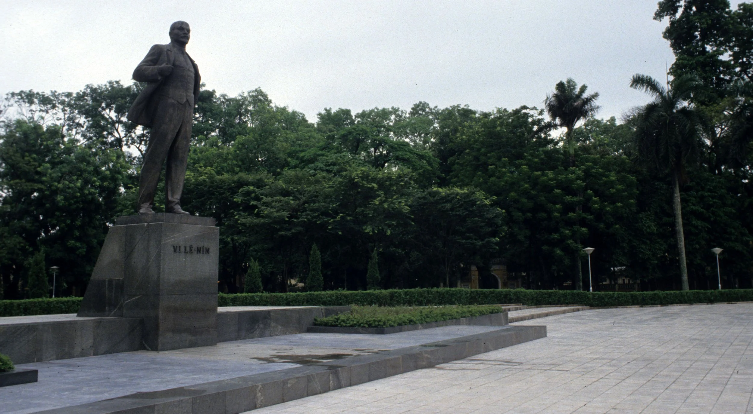 HANOI - LENINS STATUE.jpg