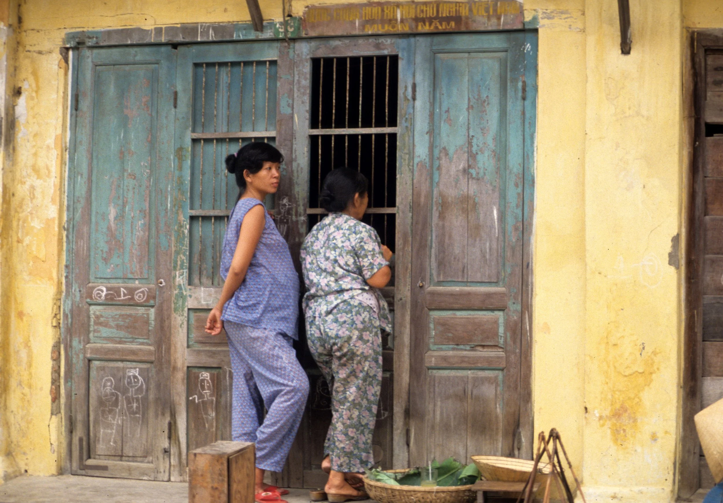 HOI AN STREET SCENES.jpg