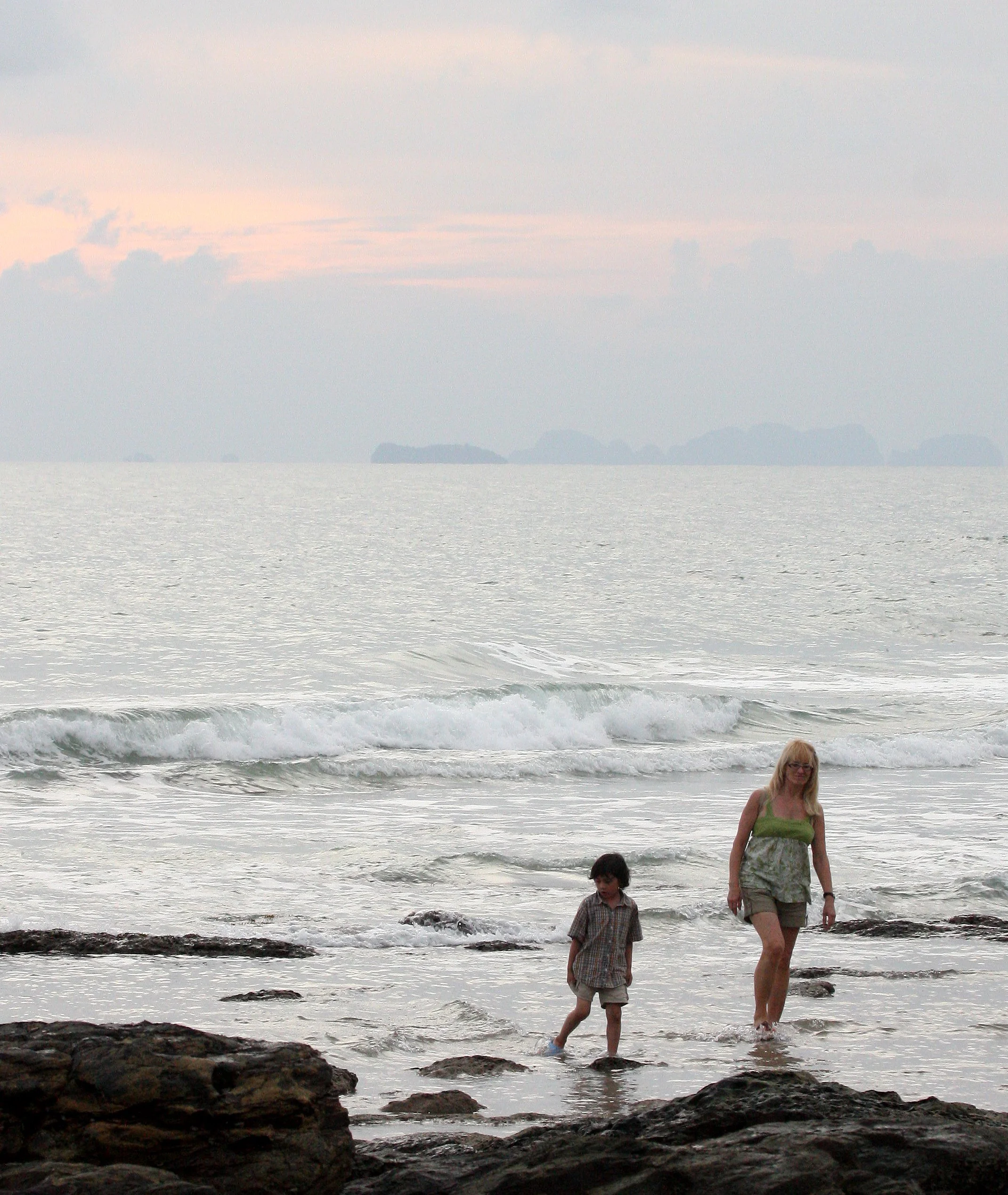 KOH LANTA - 2008 - HANGING ON THE ISLANDS (22).JPG
